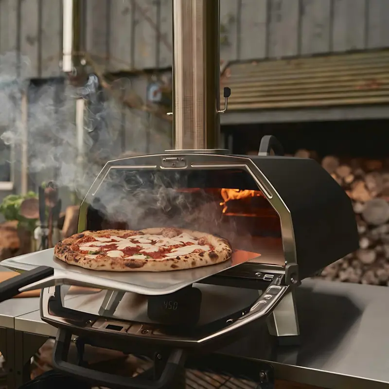 Piec do pizzy Ooni Karu 12, przenośny, zewnętrzny – nadaje się do drewna i gazu, pojemność 30 cm, piecze w 60 sekund
