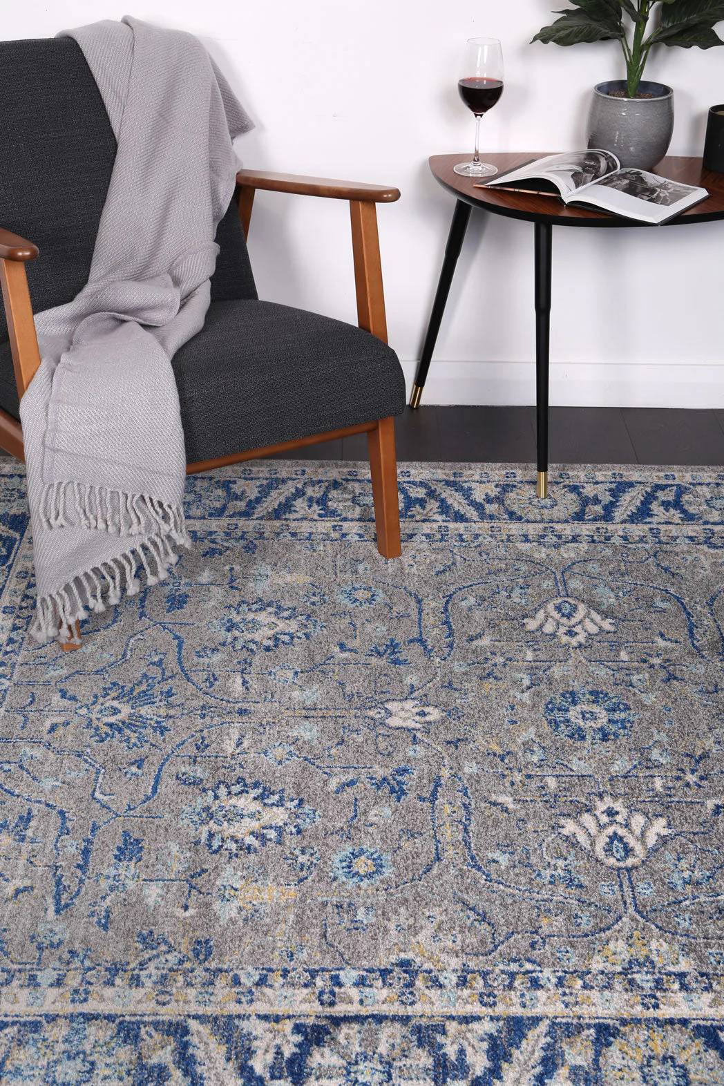 Exquisite Royale Blue Rug