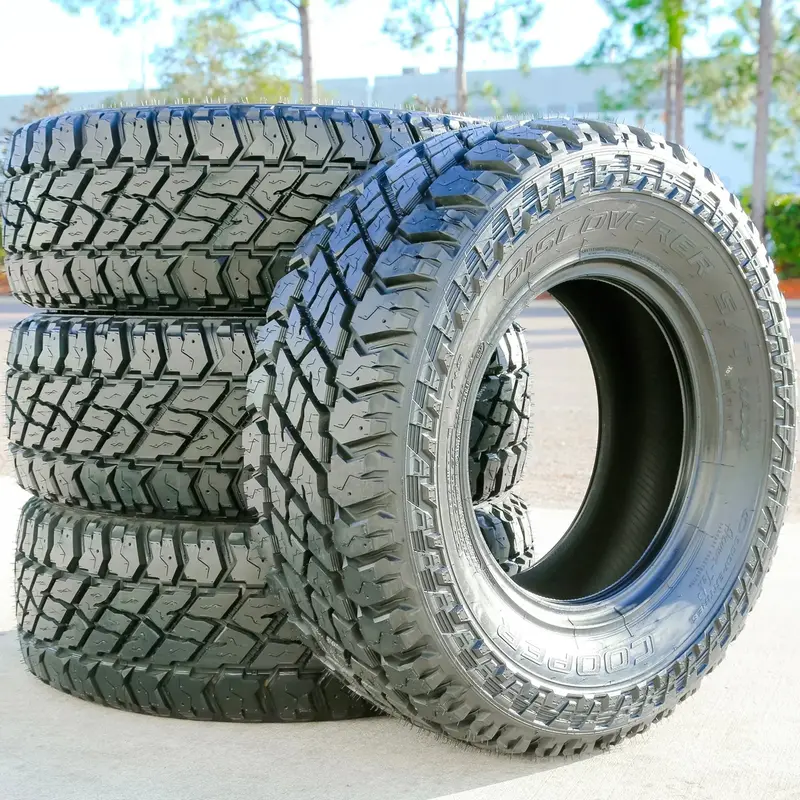 Zestaw opon błotnych Cooper Discoverer S/T Maxx LT 275/70R18 125/122Q E-Rated (zestaw 4 sztuk)