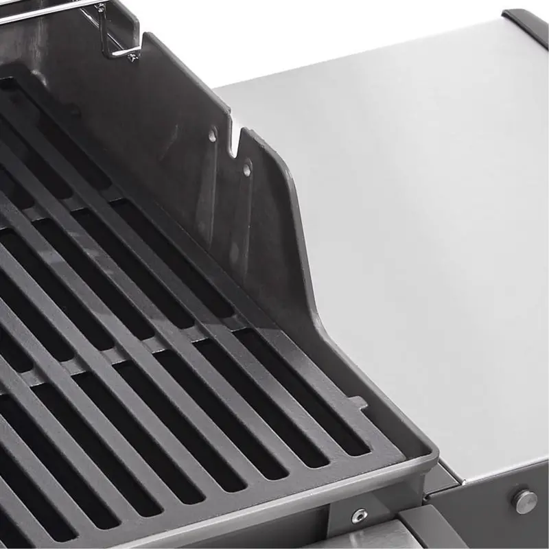 Grill gazowy propanowy Weber Spirit E-210 – 2 palniki, stylowy, czarny design umożliwiający wygodne grillowanie na świeżym powietrzu.