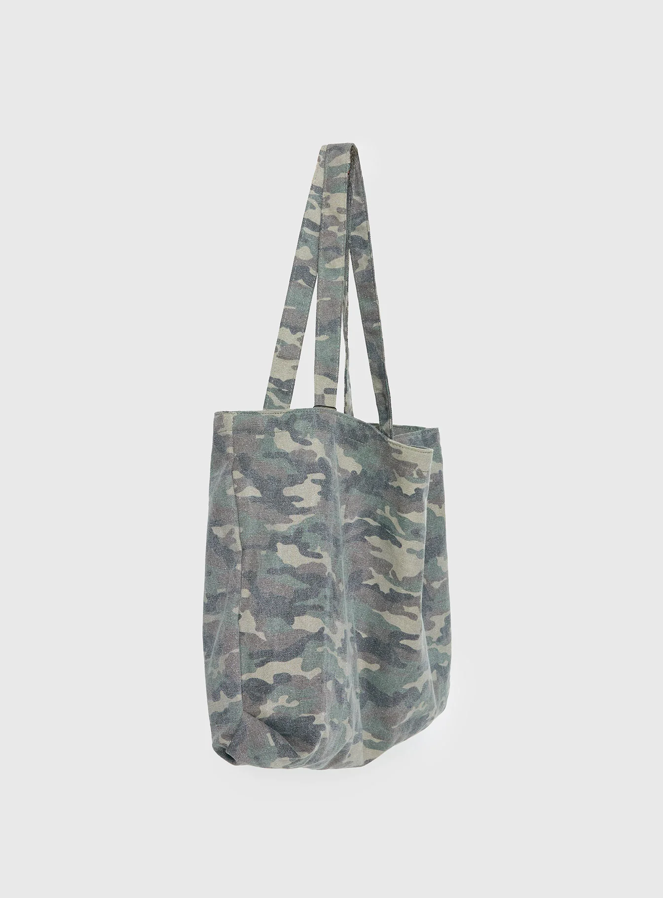 Smolder Tote Bag Camo