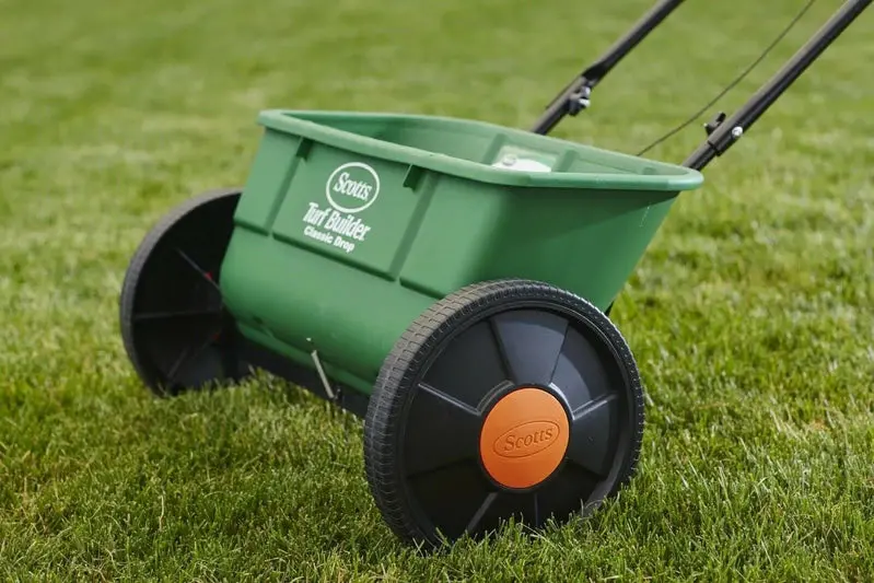 Scotts Turf Builder Classic Drop Spreader – precyzyjny ręczny rozsiewacz nasion i nawozów