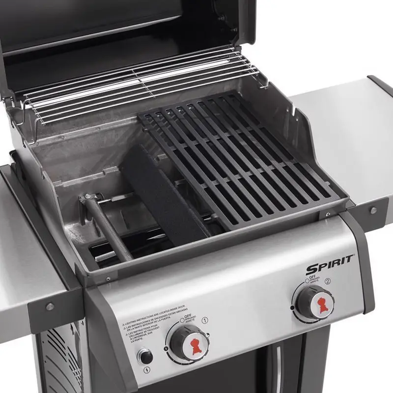 Grill gazowy propanowy Weber Spirit E-210 – 2 palniki, stylowy, czarny design umożliwiający wygodne grillowanie na świeżym powietrzu.