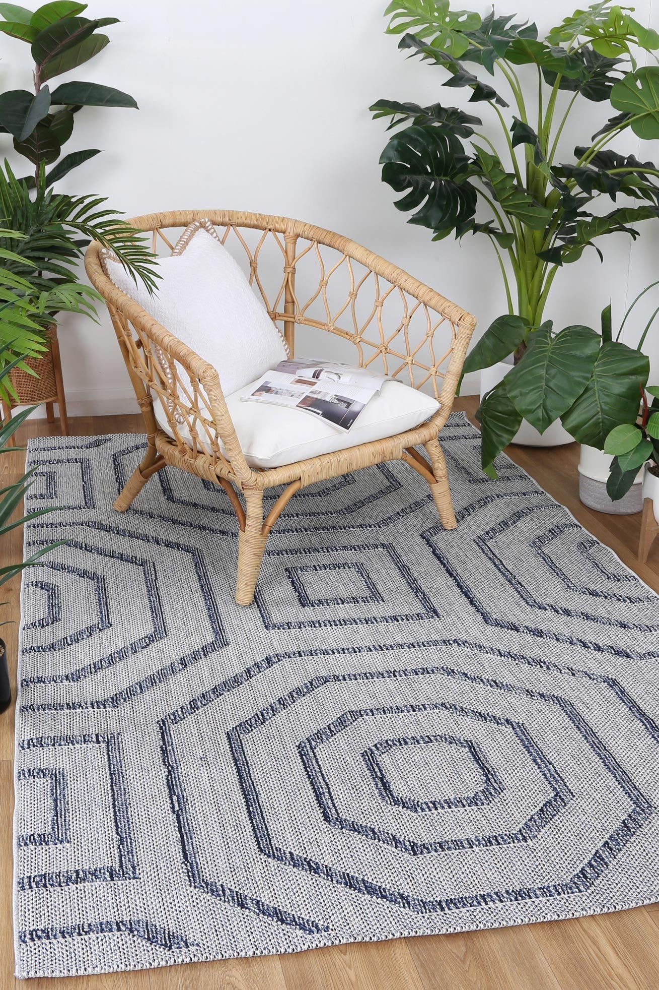 Liro Hale Charcoal Geometric Flatweave Rug