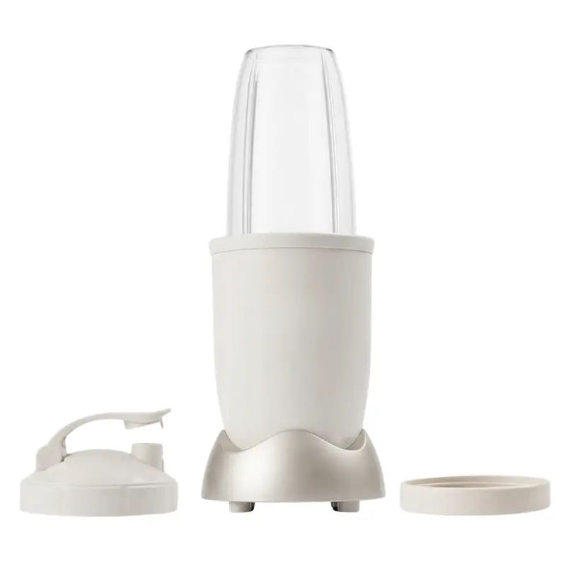 Kompaktowy blender o mocy 600 W i pojemności 700 ml do przygotowywania koktajli, shake'ów i posiłków.