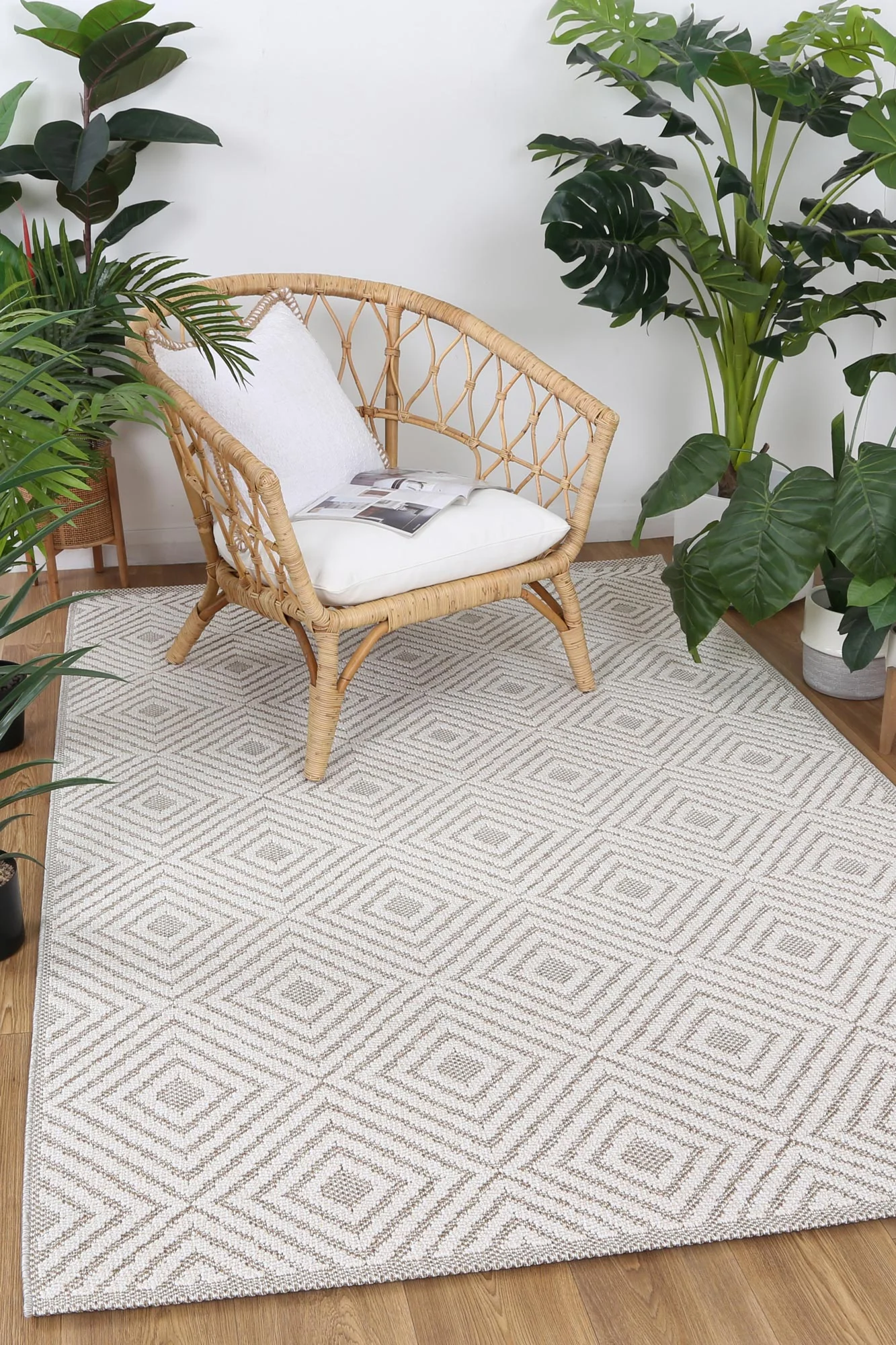 Liro Wickham Beige Geometric Flatweave Rug