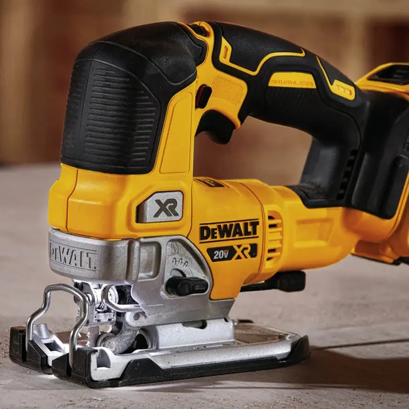 Wyrzynarka akumulatorowa DEWALT DCS334B 20V MAX XR z silnikiem bezszczotkowym, 3200 obr./min, oświetleniem LED, samo narzędzie (bez akumulatora).