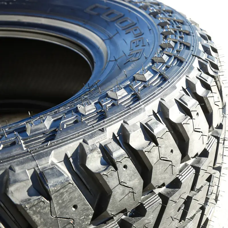 Zestaw opon błotnych Cooper Discoverer S/T Maxx LT 275/70R18 125/122Q E-Rated (zestaw 4 sztuk)