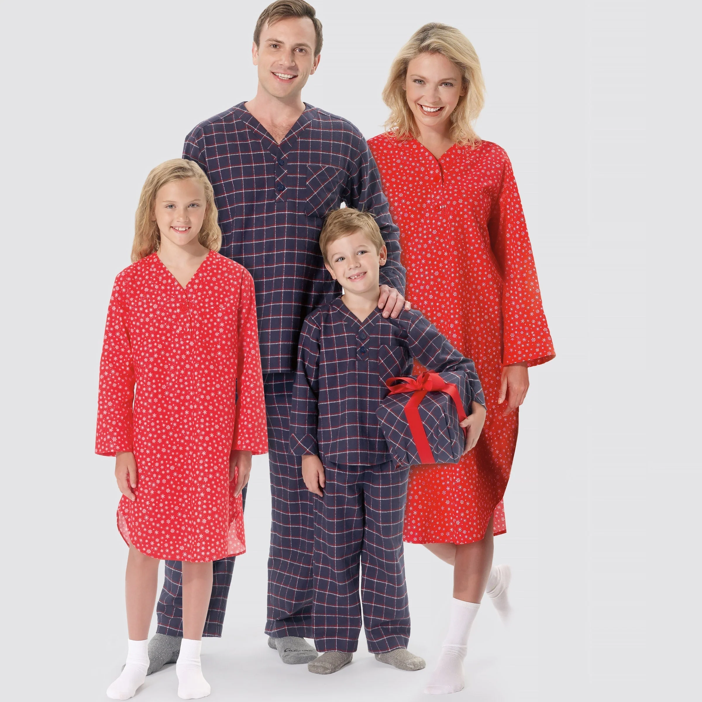 Simplicity Pattern 9211 Misses'/Men's/Boys'/Girls' Patch Pocket Top, Nightshirt and Pants