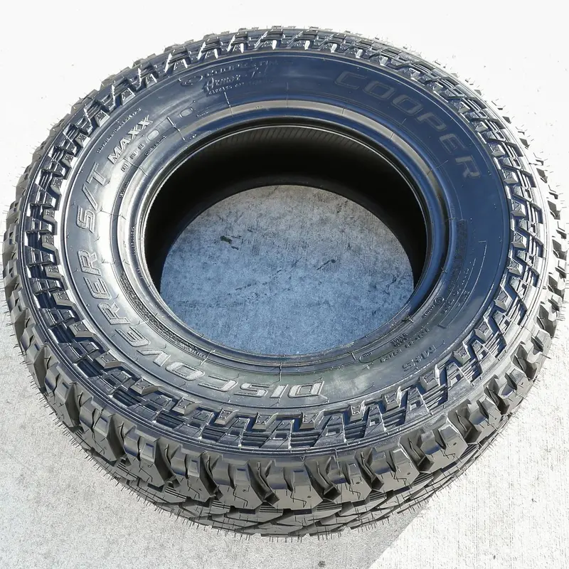 Zestaw opon błotnych Cooper Discoverer S/T Maxx LT 275/70R18 125/122Q E-Rated (zestaw 4 sztuk)
