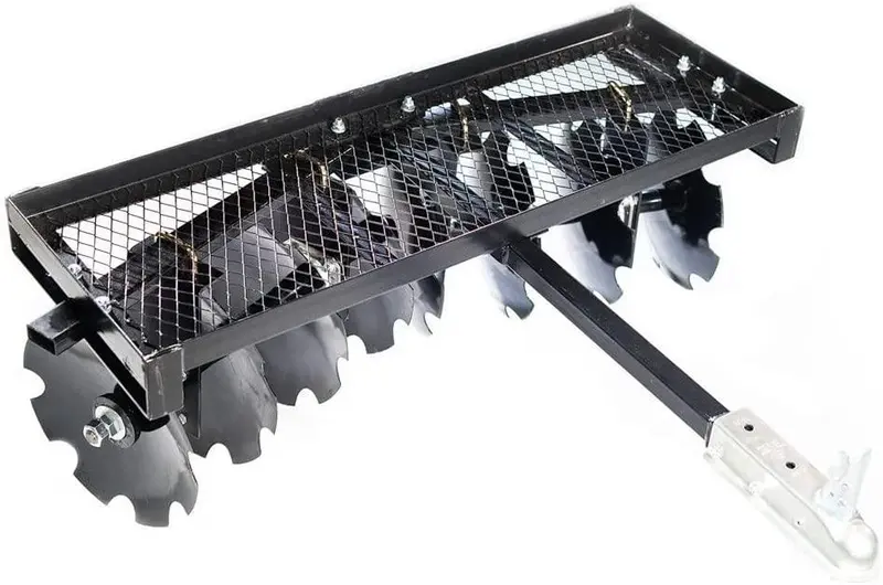Brona talerzowa Titan Distributors 2025 z zębami – mocowanie o szerokości 1,2 metra do pojazdów ATV/CCMV (zaczep 5 cm, NO250072)