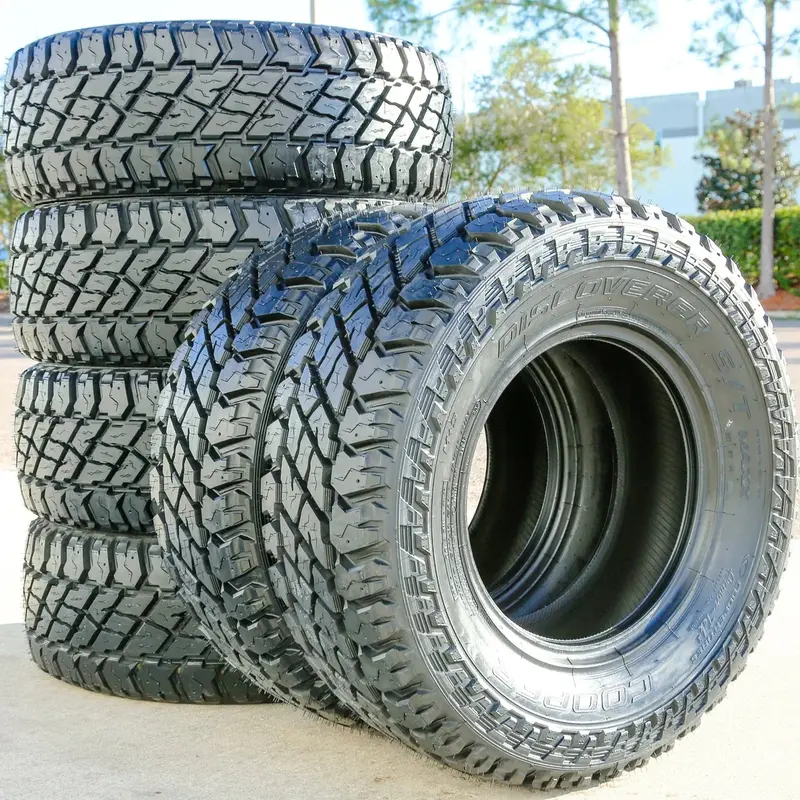 Zestaw opon błotnych Cooper Discoverer S/T Maxx LT 275/70R18 125/122Q E-Rated (zestaw 4 sztuk)