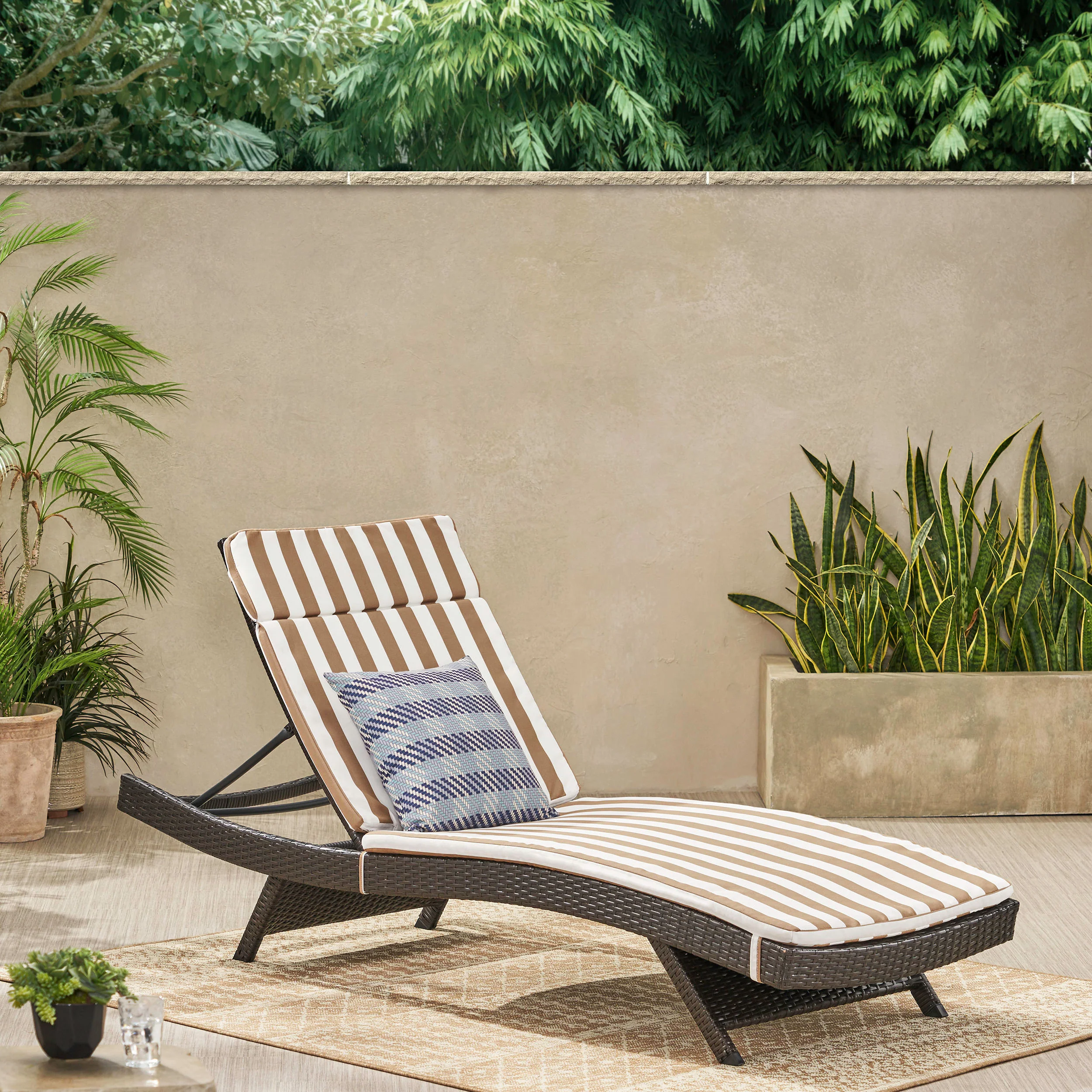 Lakeport Outdoor Wicker Lounge w/Brown & White Stripe Water Resistant Cusions - furnishings