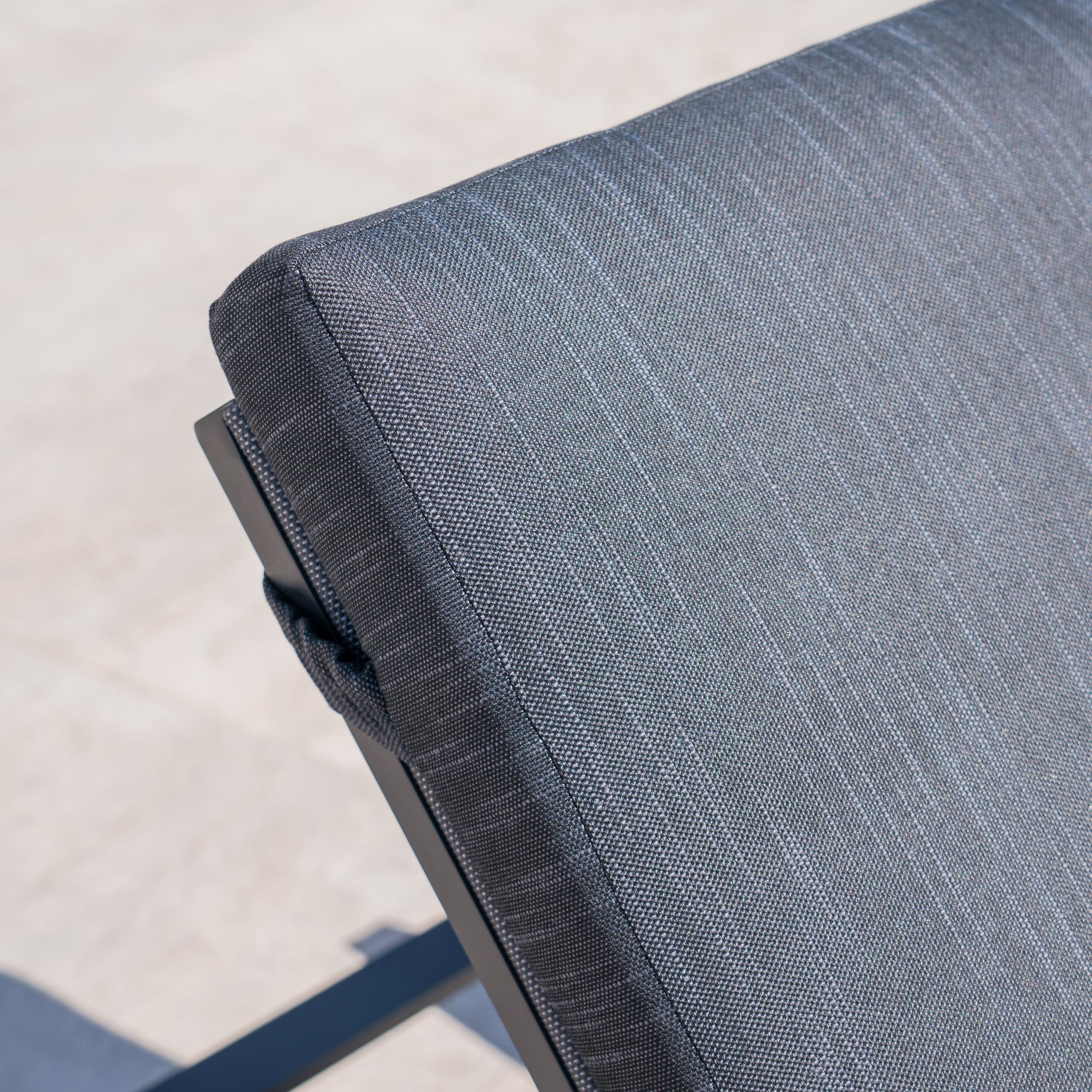 Jerry Outdoor Dark Gray Outdoor Mesh Chaise Lounges with Black Aluminum Frame (Set of 4) - furnishings