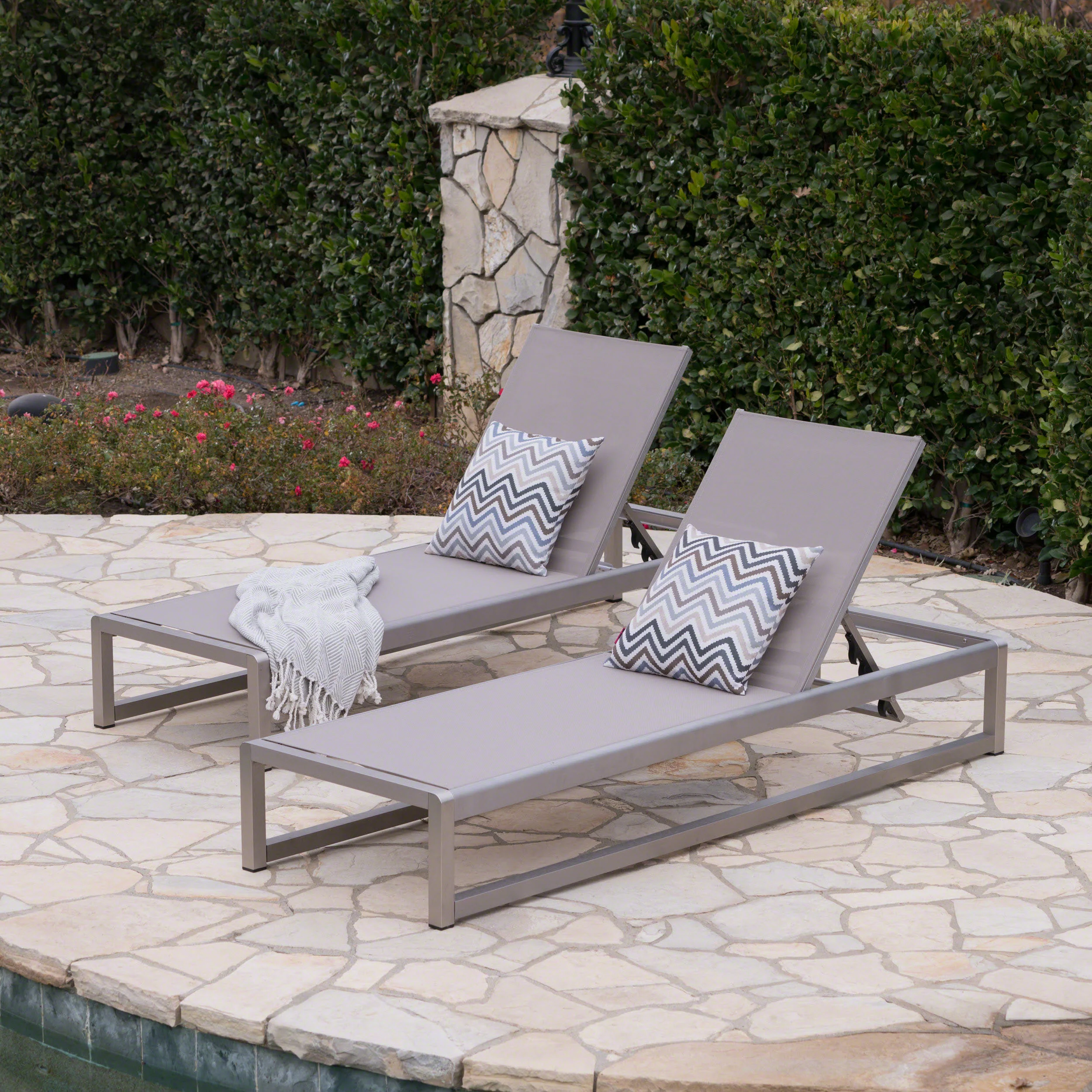 San Outdoor Mesh Chaise Lounge - furnishings