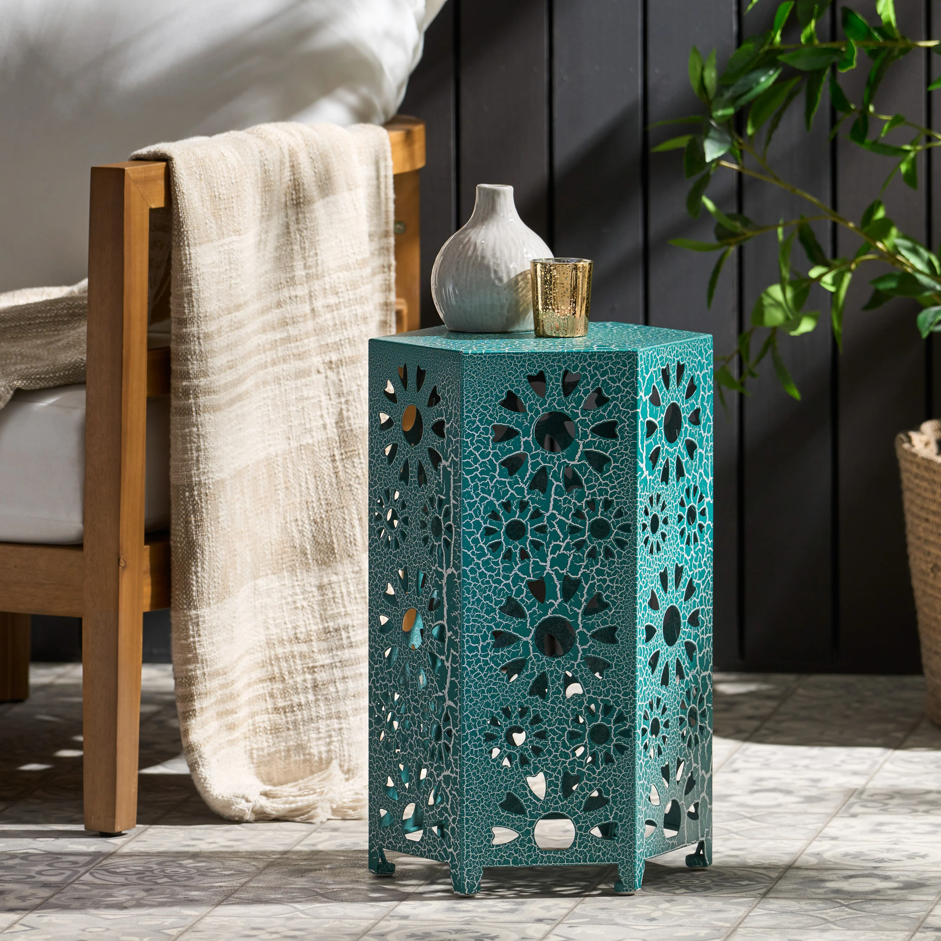 Elliot Outdoor 12 Inch Crackle Sunburst Iron Side Table - furnishings