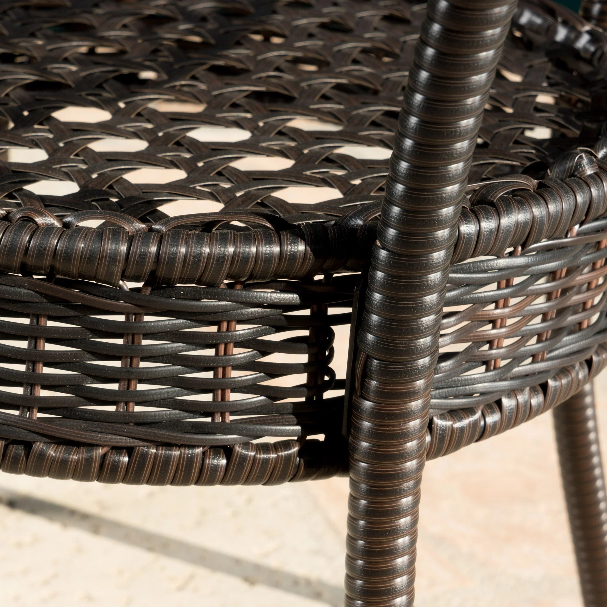 Gaviota 34-inch Round Outdoor Wicker Dining Table - furnishings