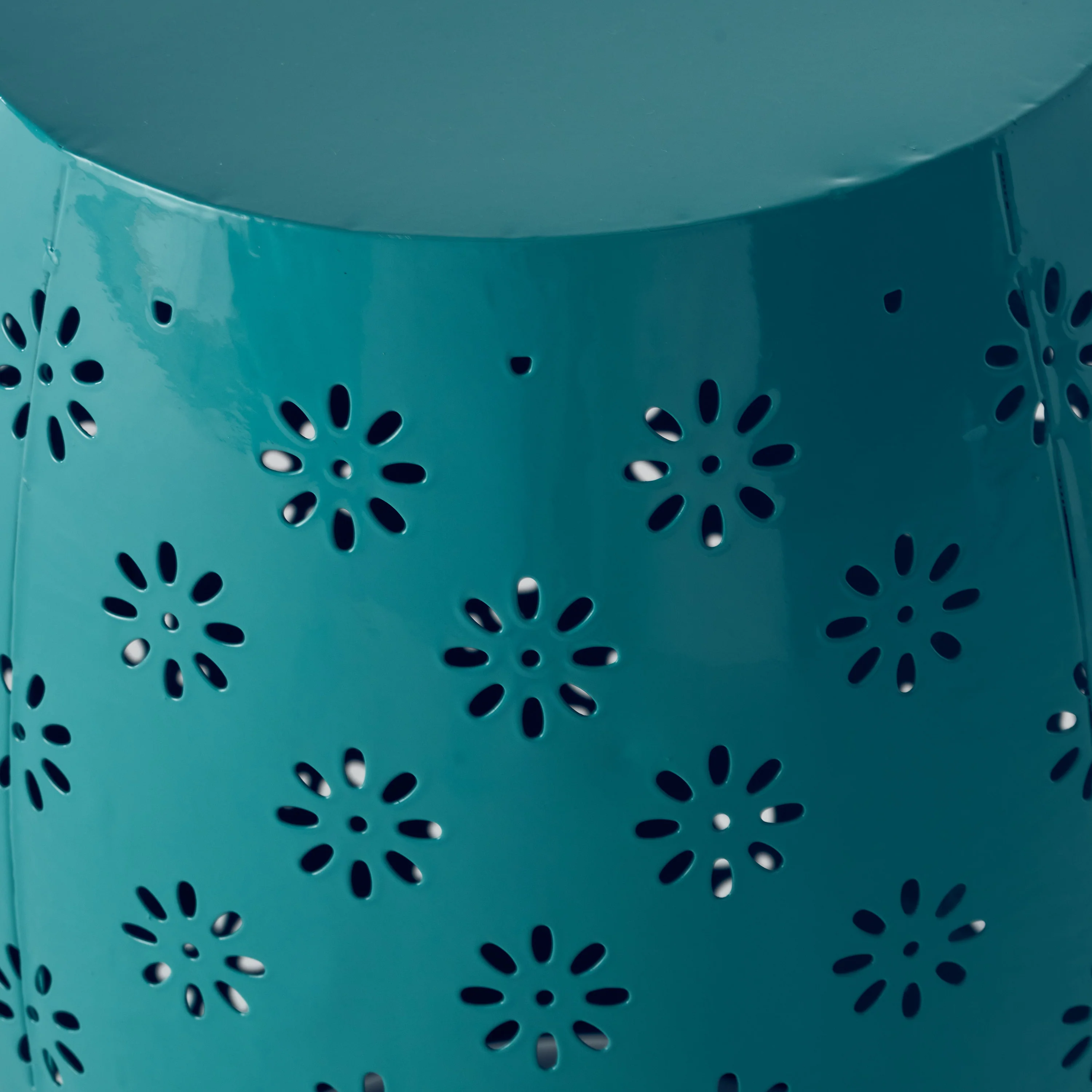 Breeze Outdoor Modern Floral Lace-Cut Metal Accent Side Table - furnishings