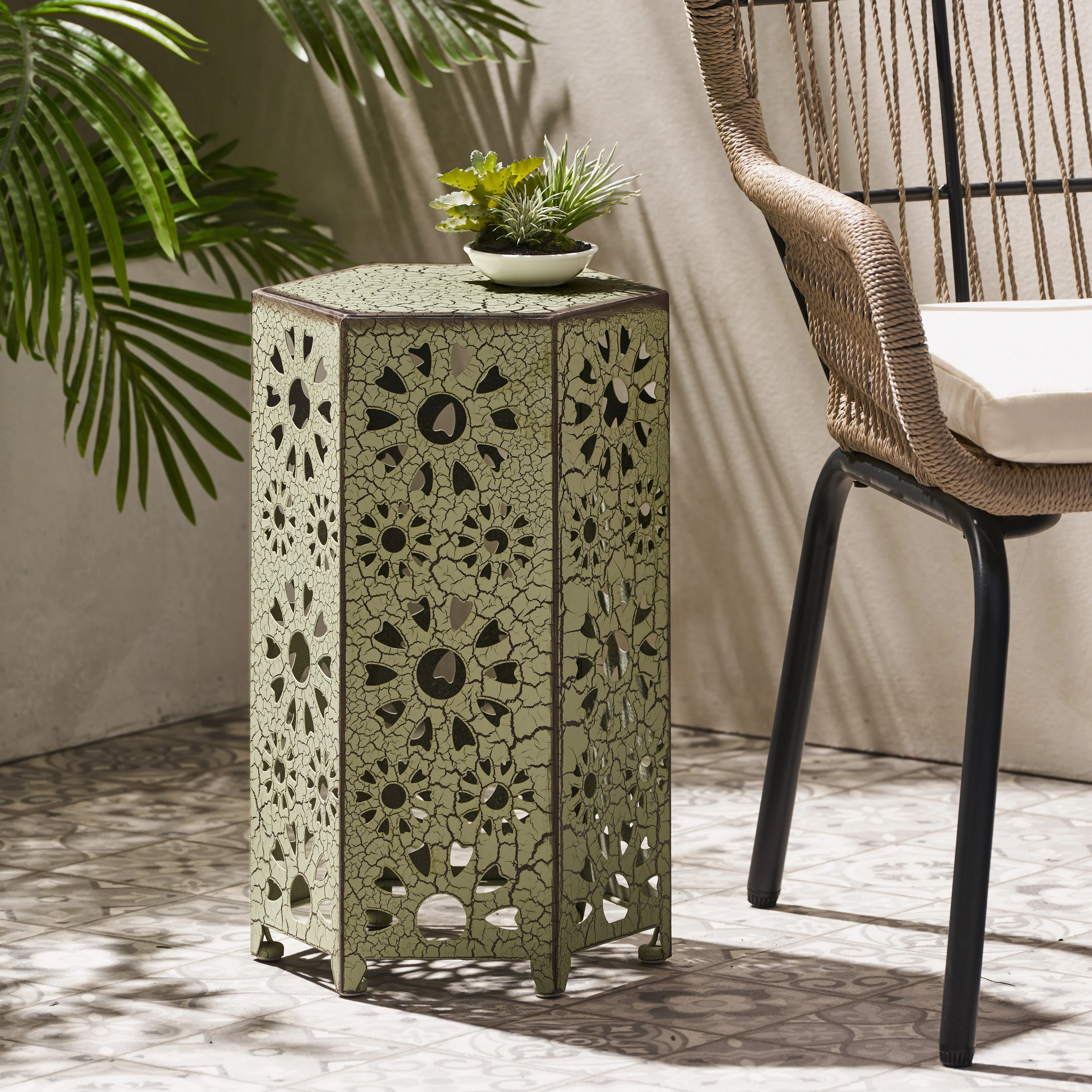 Elliot Outdoor 12 Inch Crackle Green Sunburst Iron Side Table - furnishings