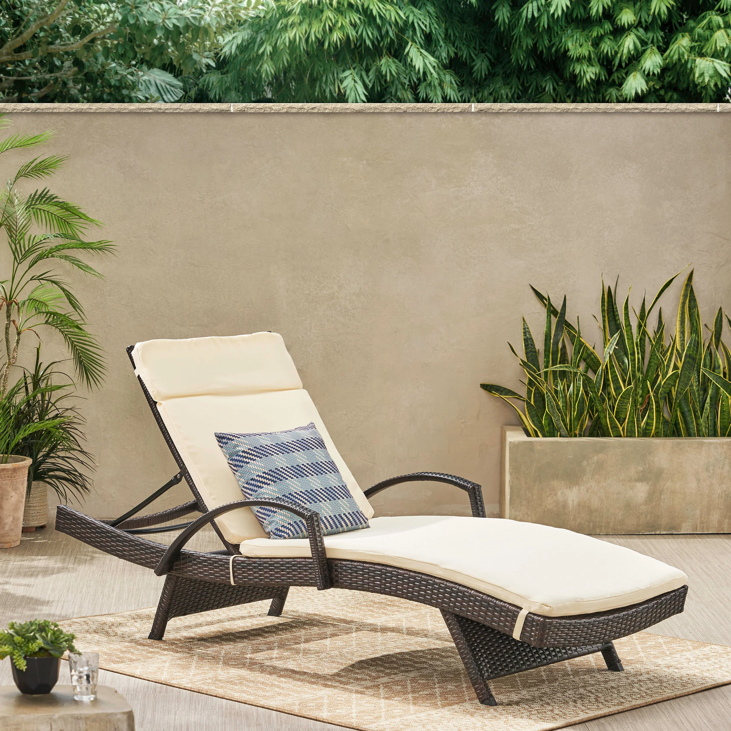 Lakeport Outdoor Adjustable Armed Chaise Lounge Chair w/ Cushion - furnishings
