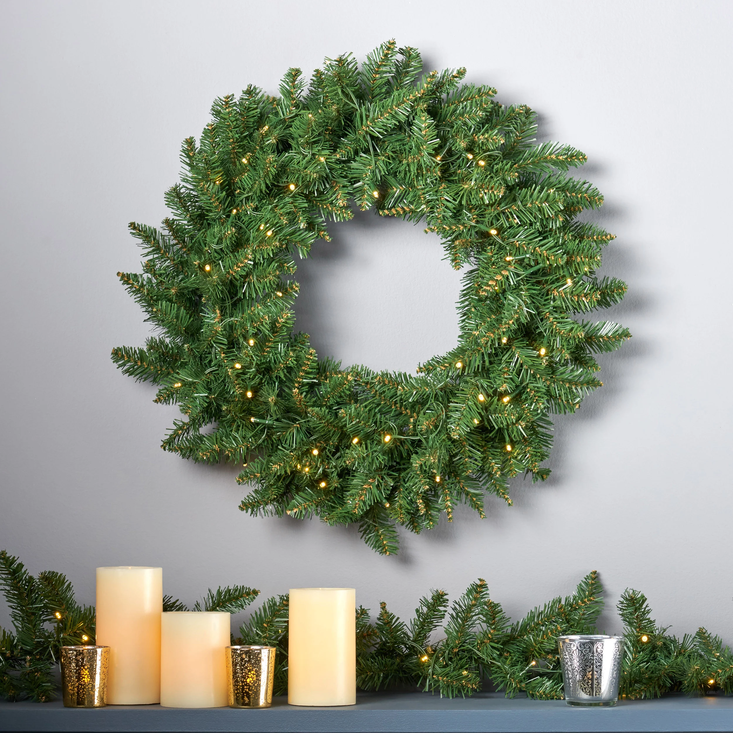 24-Inch Norway Spruce Pre-Lit Warm White LED Artificial Christmas Wreath - furnishings