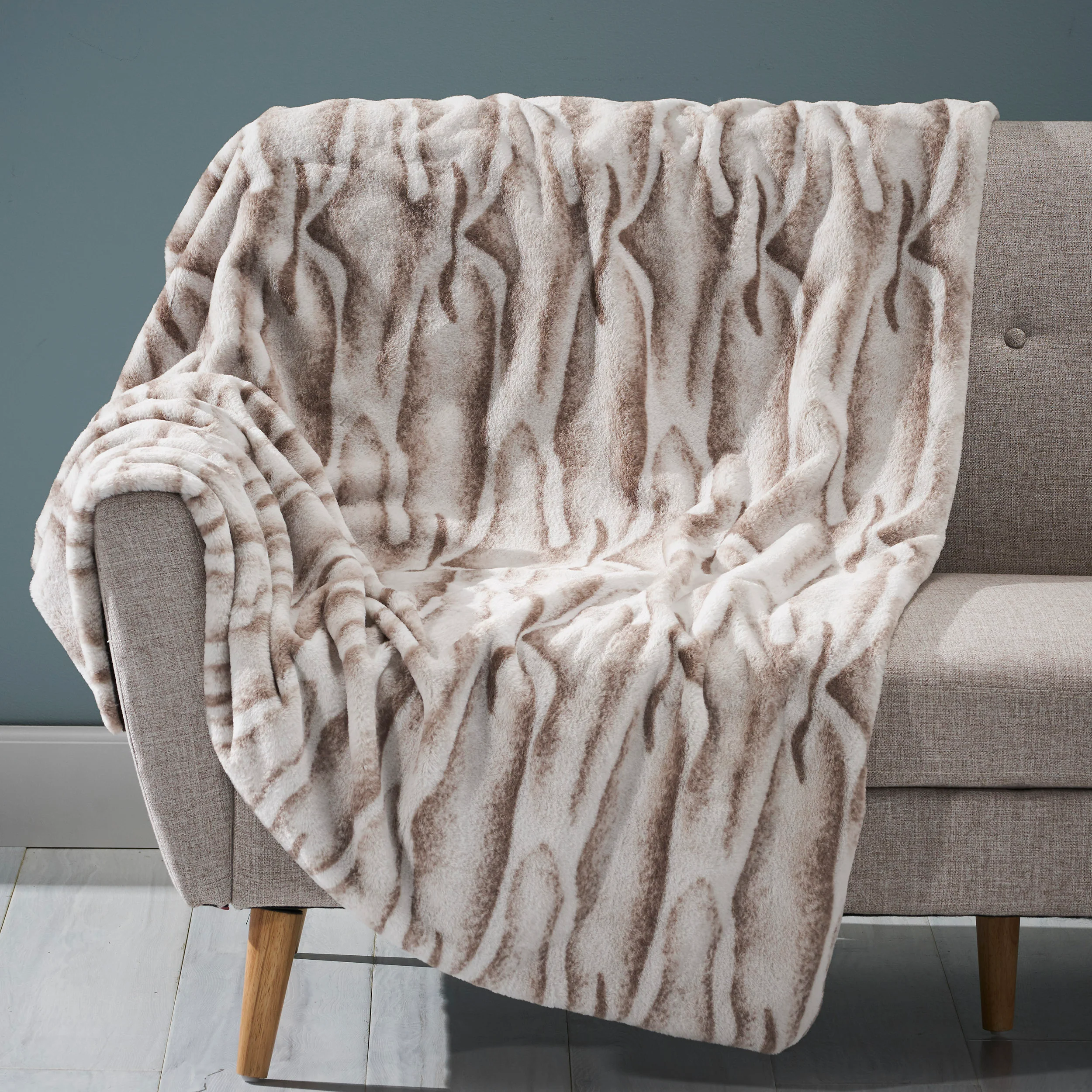 Louise Glam Fuzzy Fabric Throw Blanket - furnishings