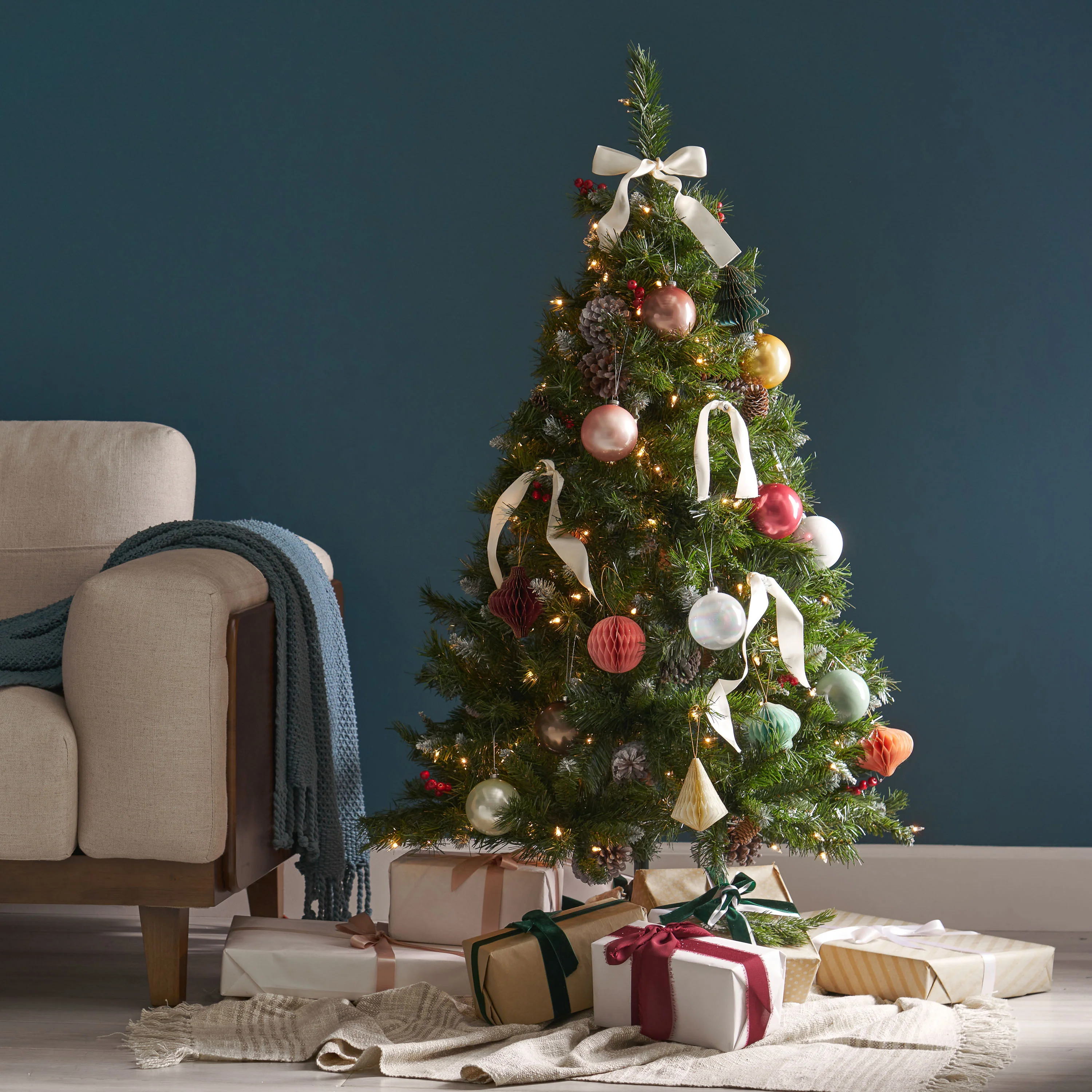 4.5-foot Mixed Spruce Hinged Artificial Christmas Tree with Frosted Branches, Red Berries, and Frosted Pinecones - furnishings