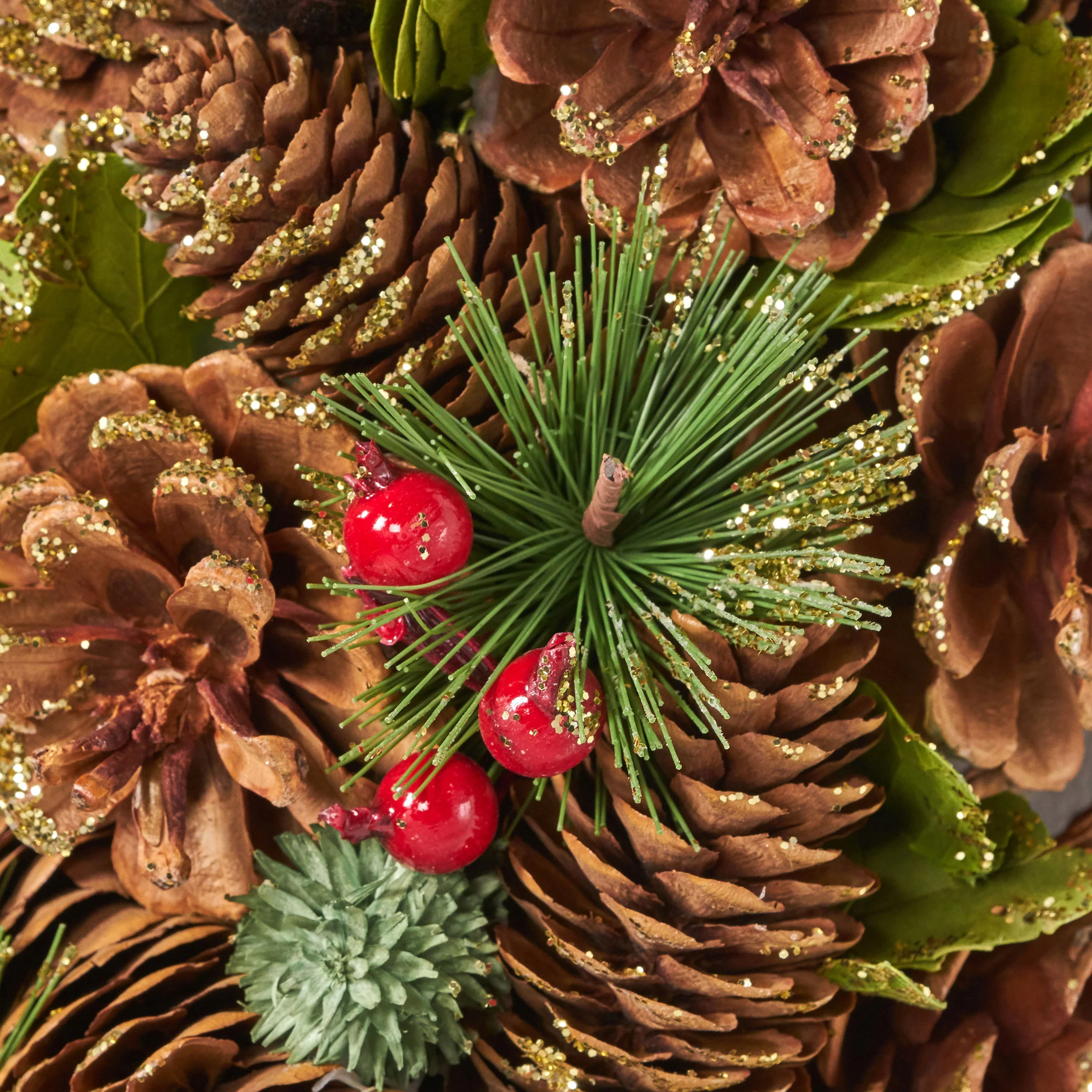 18.5 Inch Artificial Pinecone and Glitter Christmas Wreath - furnishings