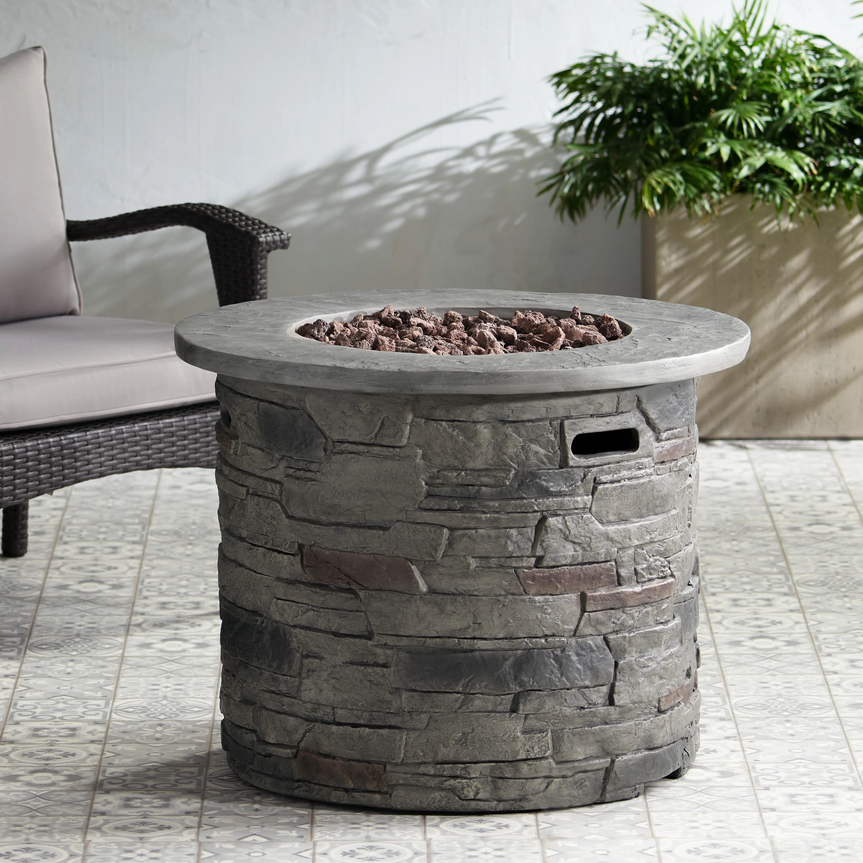 Blomgren 32-inch Stone Circular MGO Fire Pit With Grey Top - 40,000 BTU - furnishings