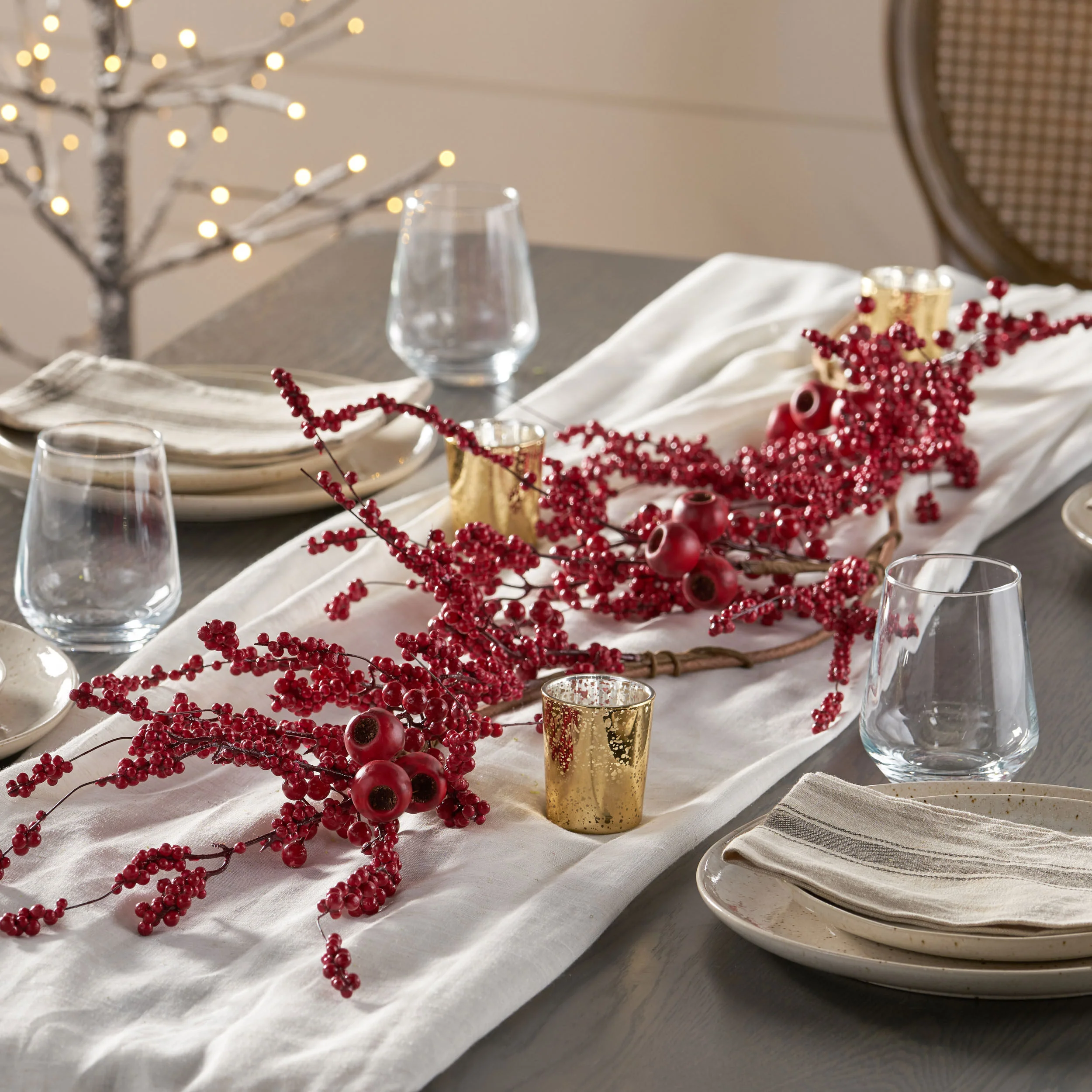 Geddes 4.5-foot Mixed Berry Artificial Garland, Red - furnishings