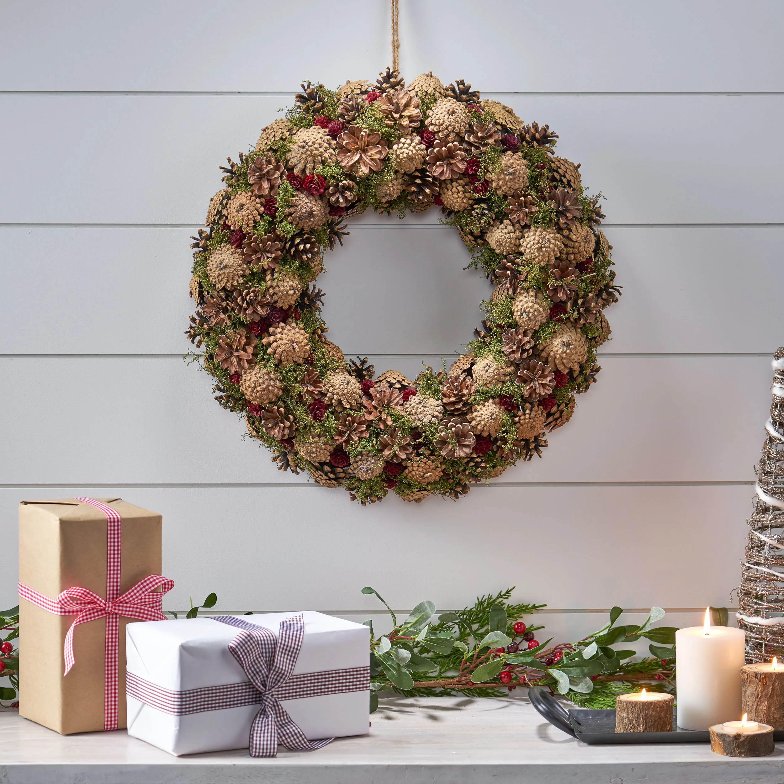 18.5 Inch Artificial Pinecone Christmas Wreath - furnishings