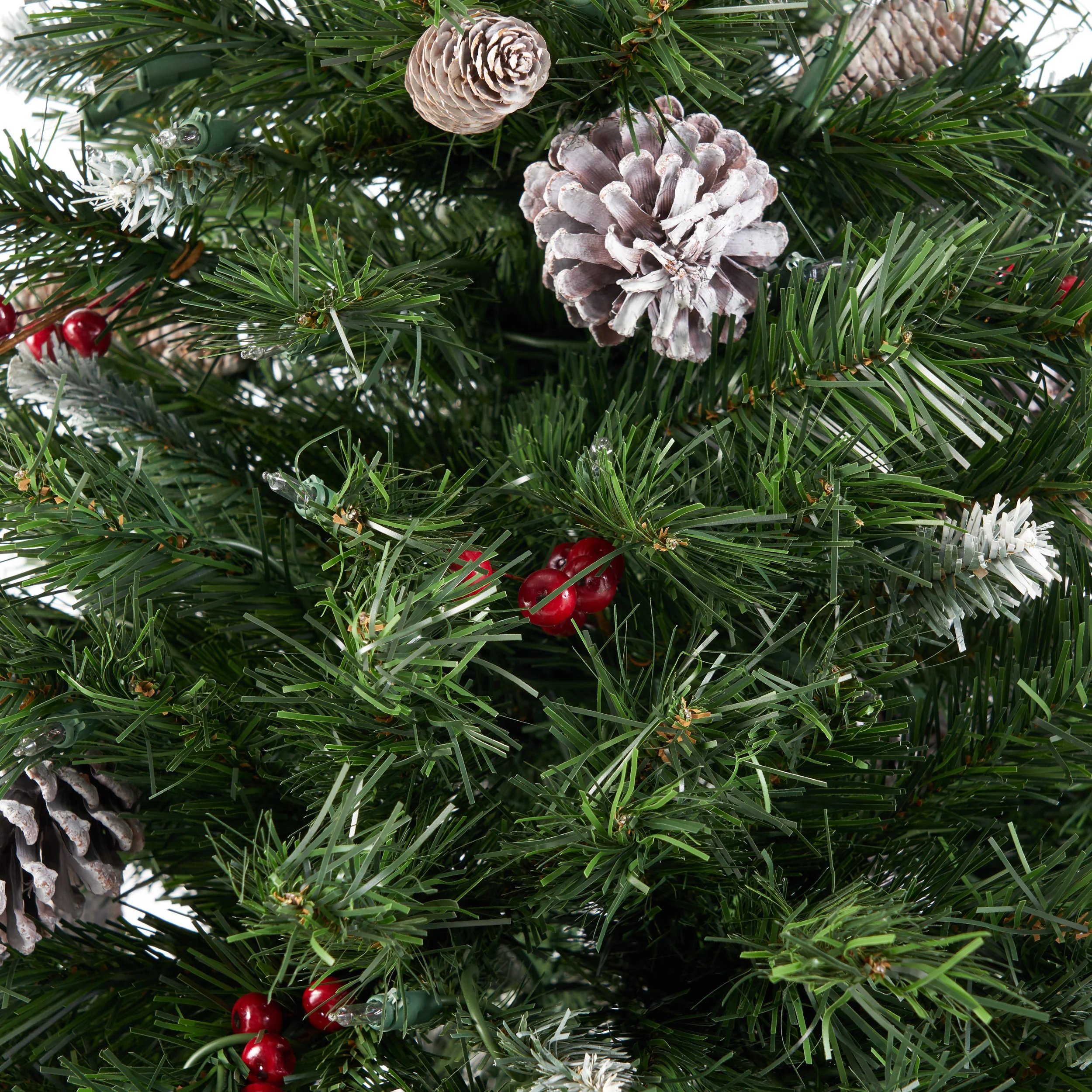 4.5-foot Mixed Spruce Hinged Artificial Christmas Tree with Frosted Branches, Red Berries, and Frosted Pinecones - furnbro