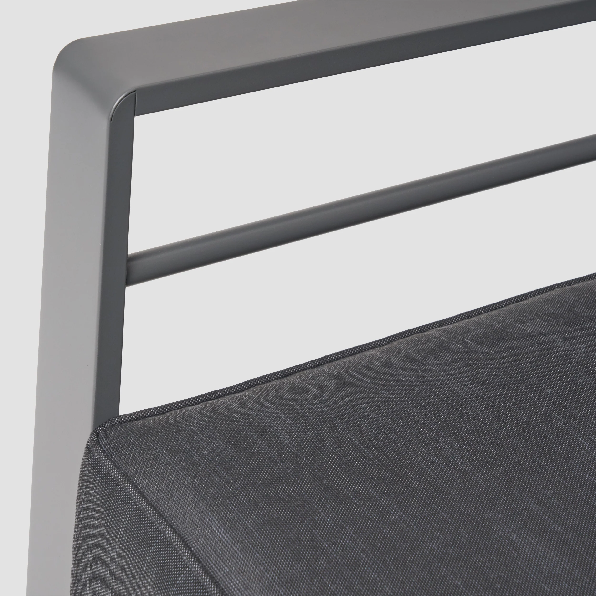 Yolanda Coral Outdoor 4 Seater Aluminum Chat Set with Side Table - furnbro