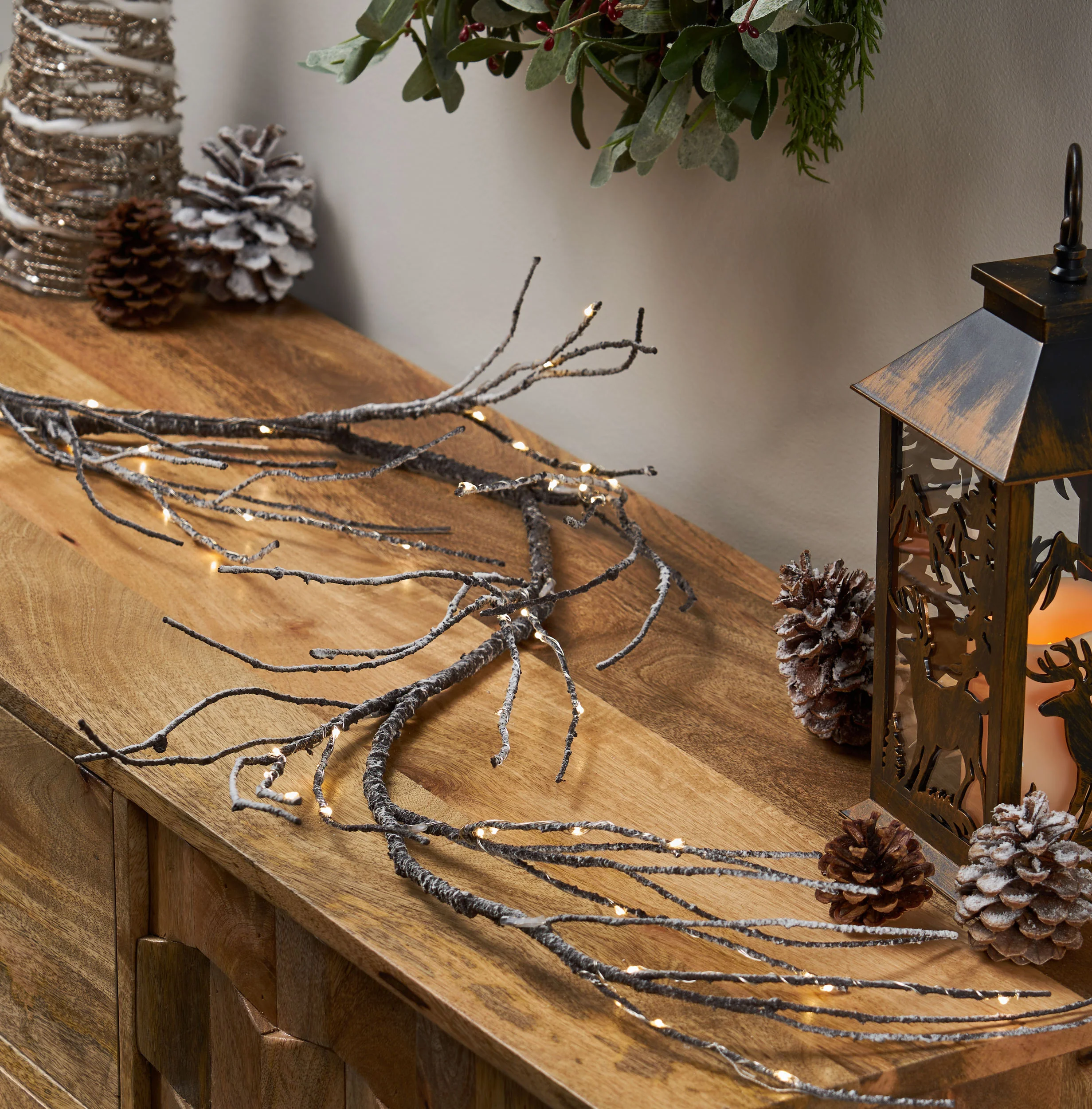 Journee 6-foot Pre-Lit Warm White LED Artificial Christmas Garland - furnishings