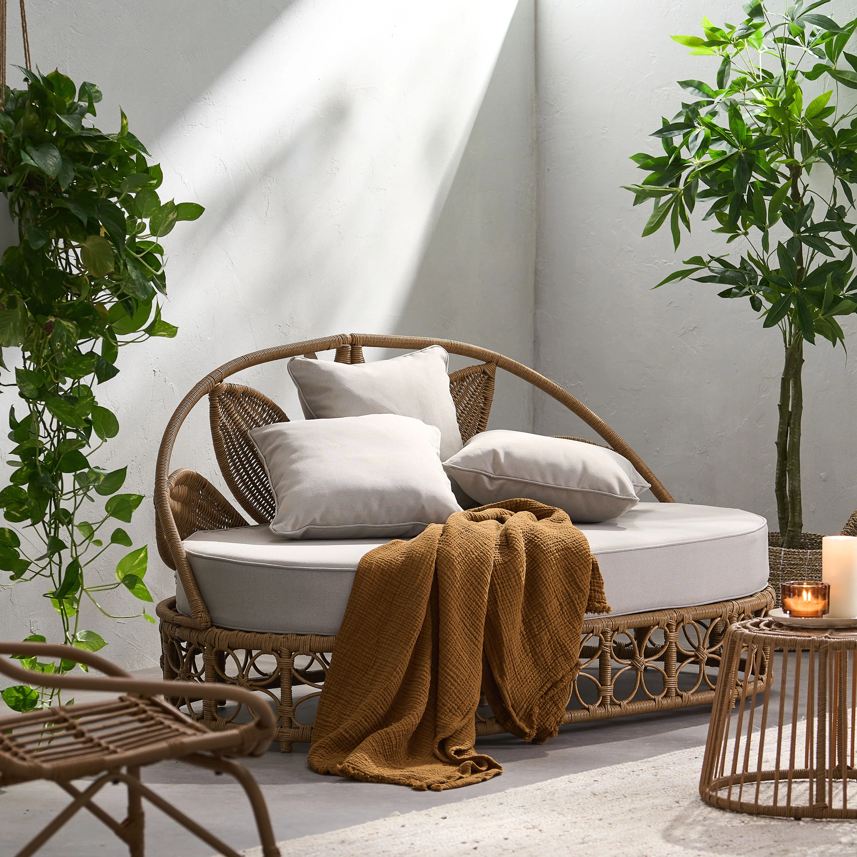 Homan Outdoor Wicker Daybed with Pillows, Light Brown and Beige - furnishings