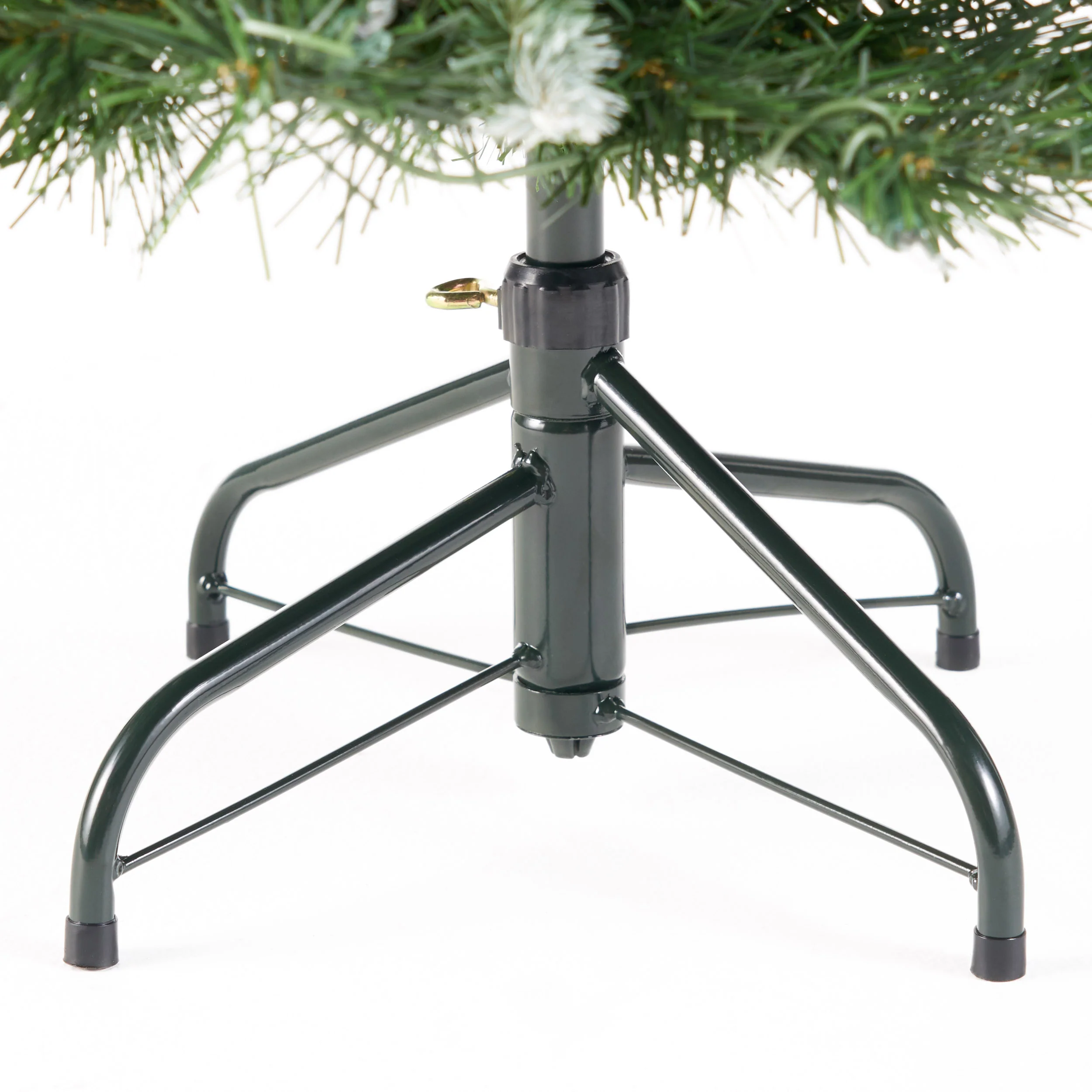 4.5-foot Mixed Spruce Hinged Artificial Christmas Tree with Frosted Branches, Red Berries, and Frosted Pinecones - furnbro