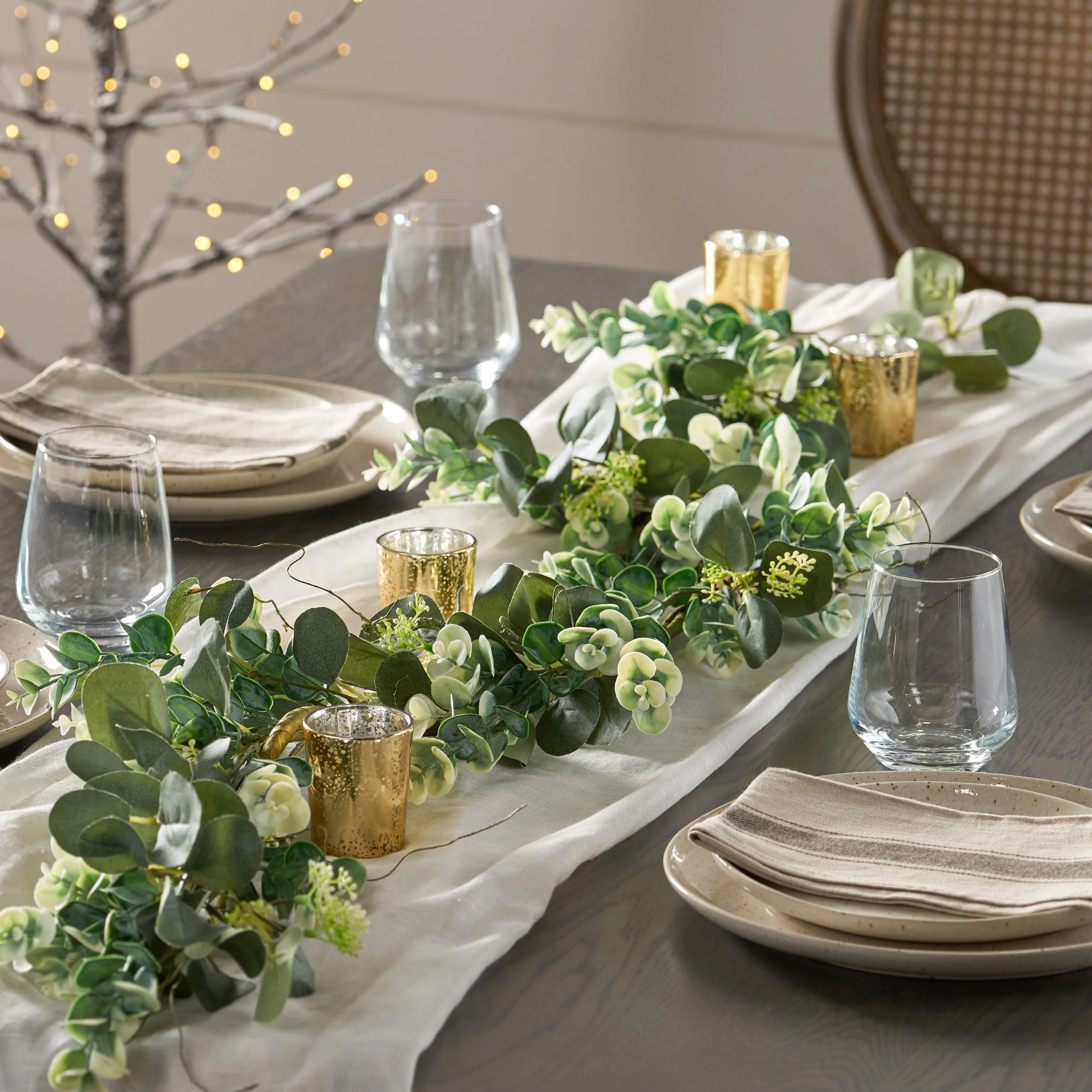Mauhaut 5-foot Floral Eucalyptus Artificial Garland, Green - furnishings