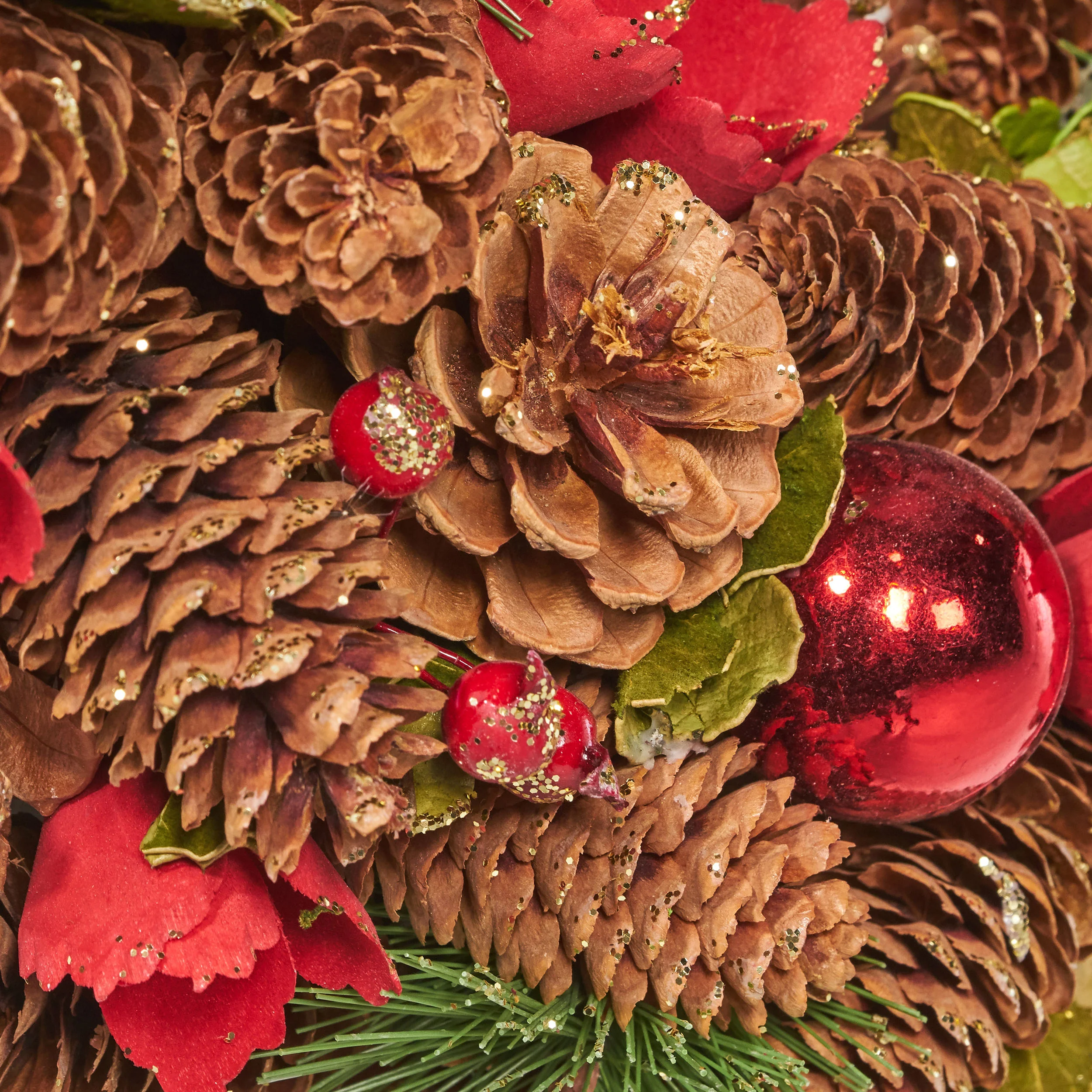 18.5 Inch Artificial Pinecone and Glitter Christmas Wreath - furnishings