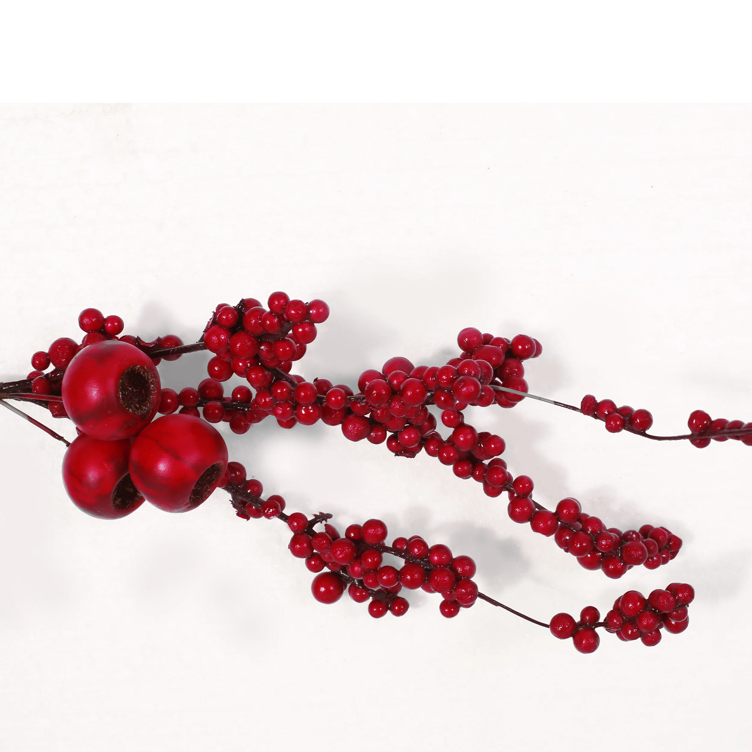 Geddes 4.5-foot Mixed Berry Artificial Garland, Red - furnishings