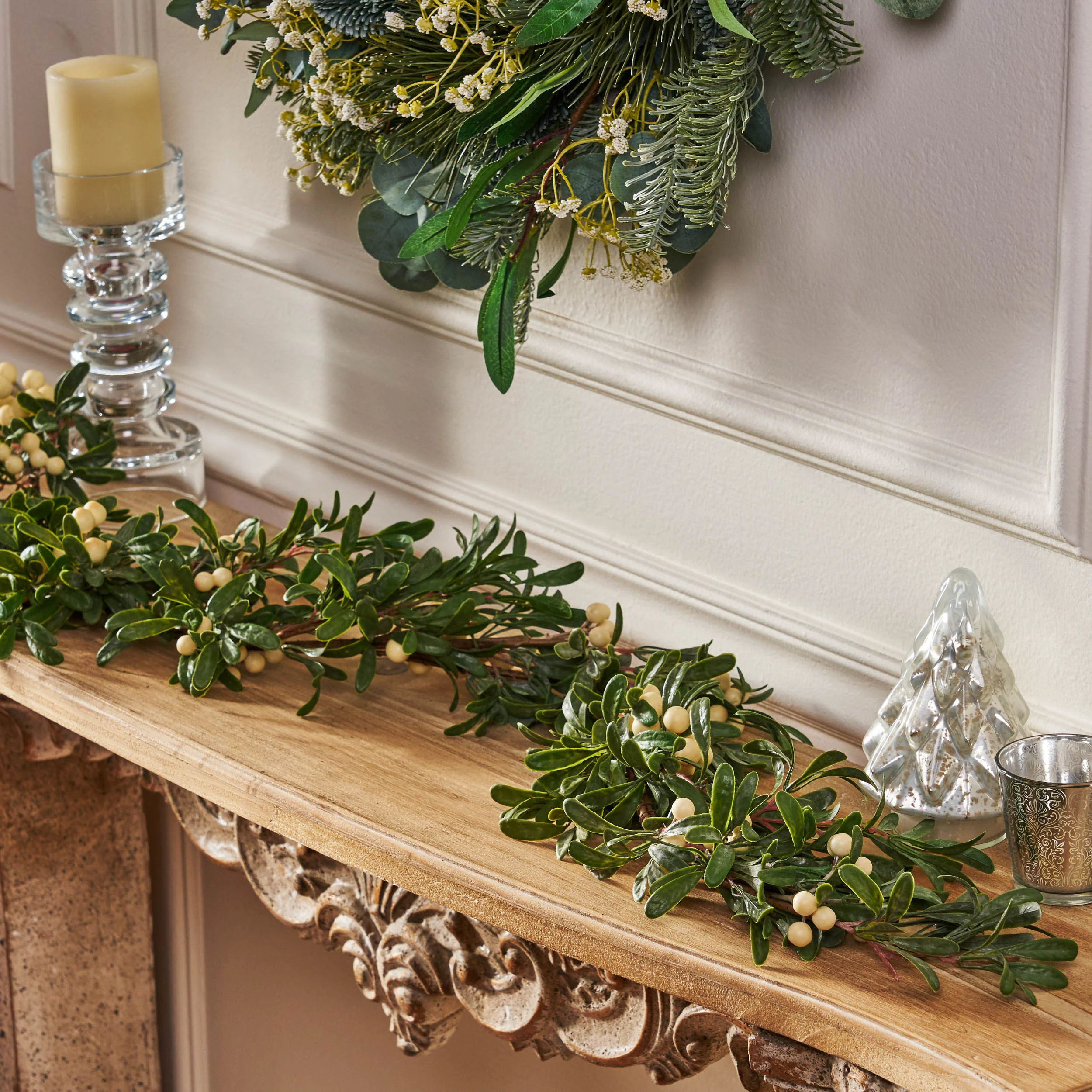 Mina 4.5-foot Snowberry Artificial Garland, Green and White - furnishings