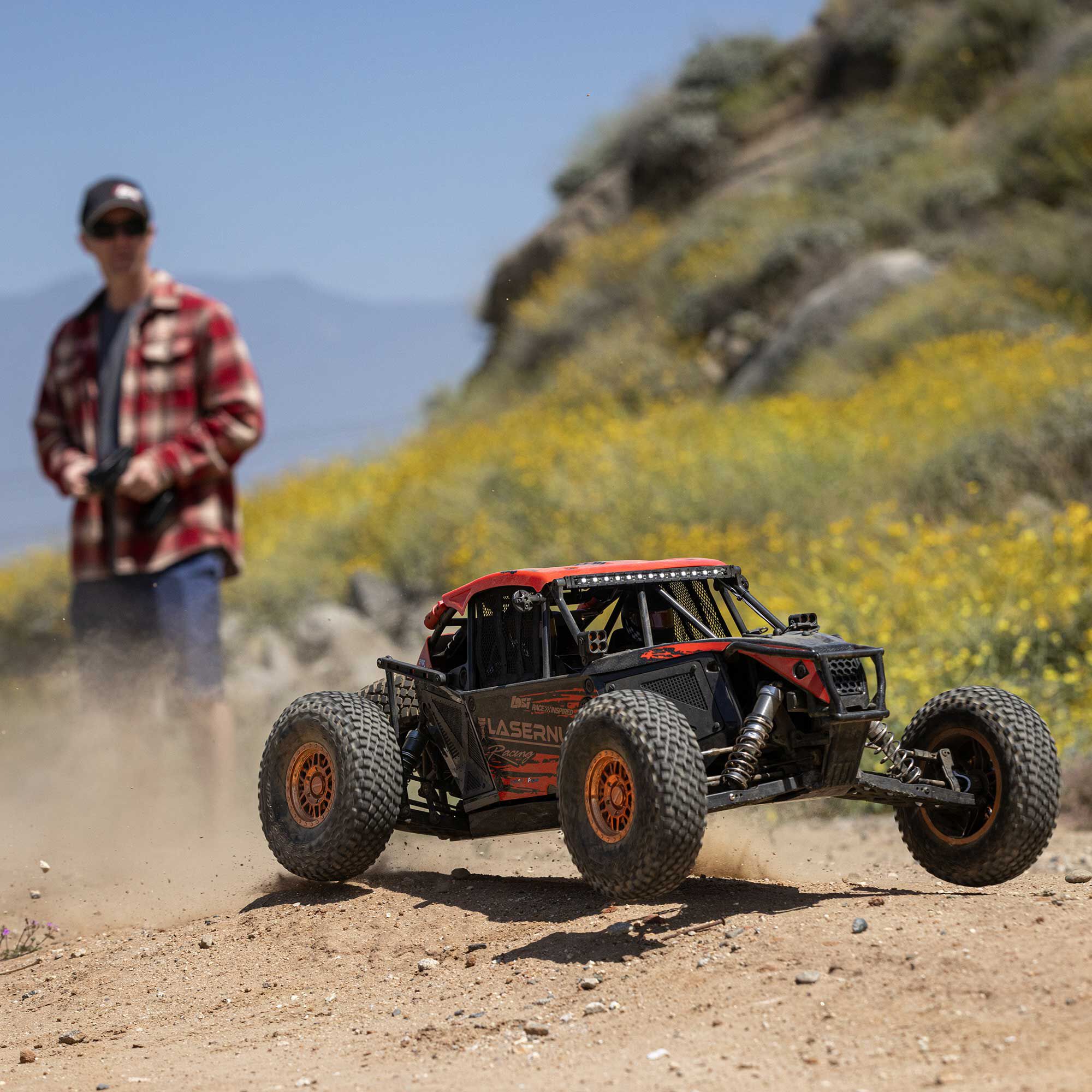 Losi 1/6 8IGHT Super Lasernut 6S 4X4 RTR Brushless Desert Buggy, Red