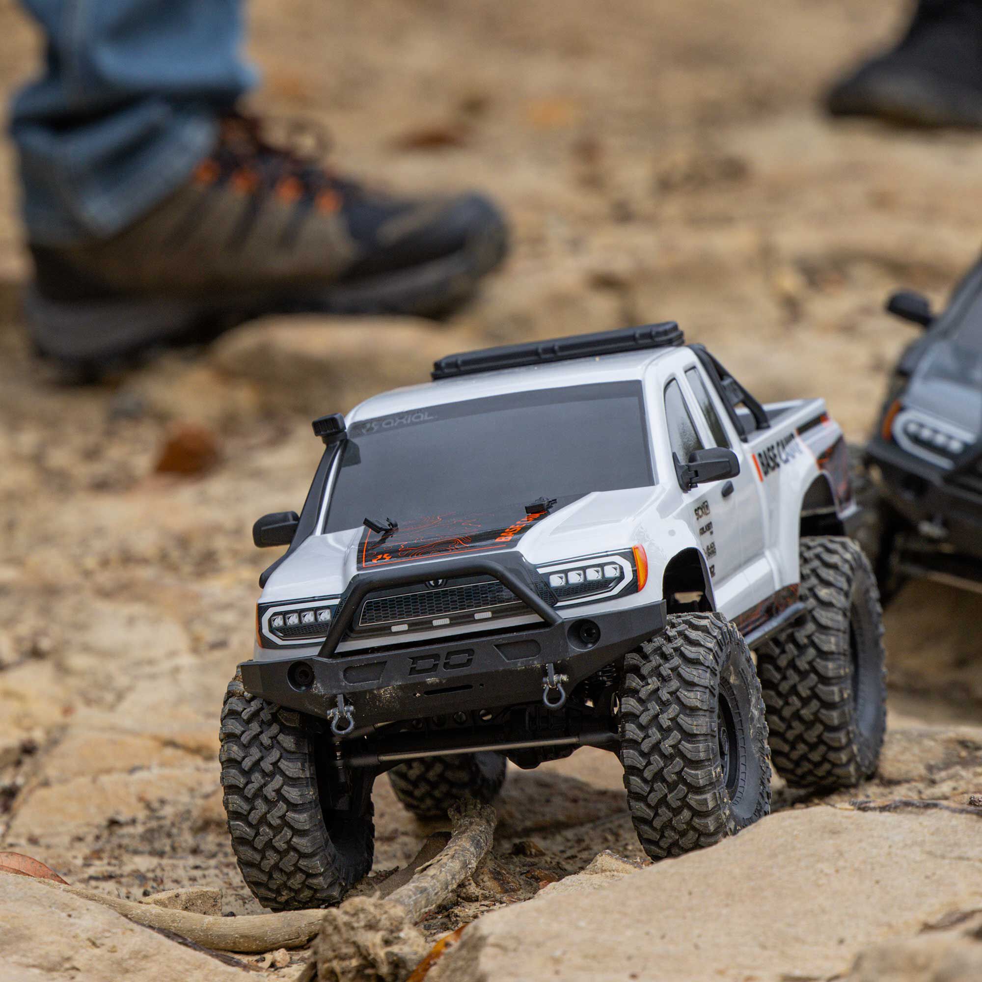 Axial 1/10 SCX10 III Base Camp 4X4 RTR Brushed Rock Crawler, White