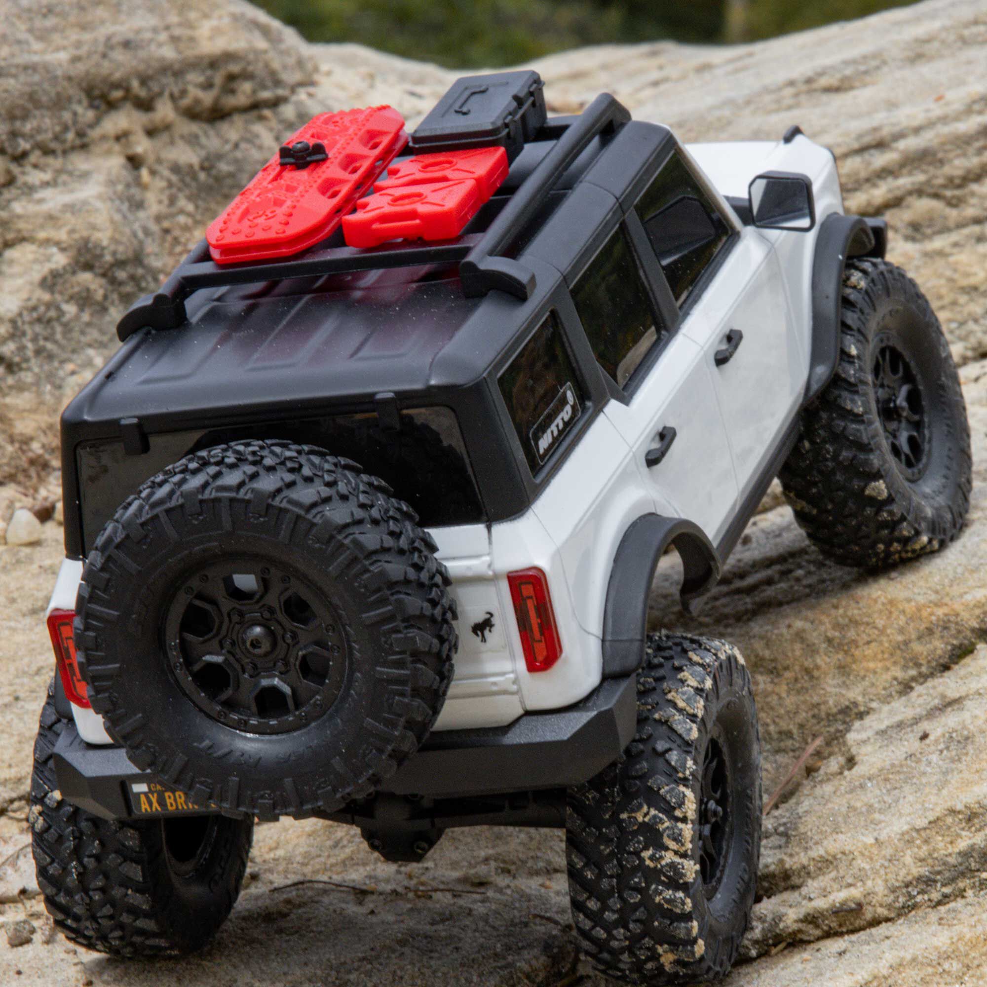 Axial 1/24 SCX24 Ford Bronco 4X4 RTR Brushed Rock Crawler (Battery & Charger Included), White