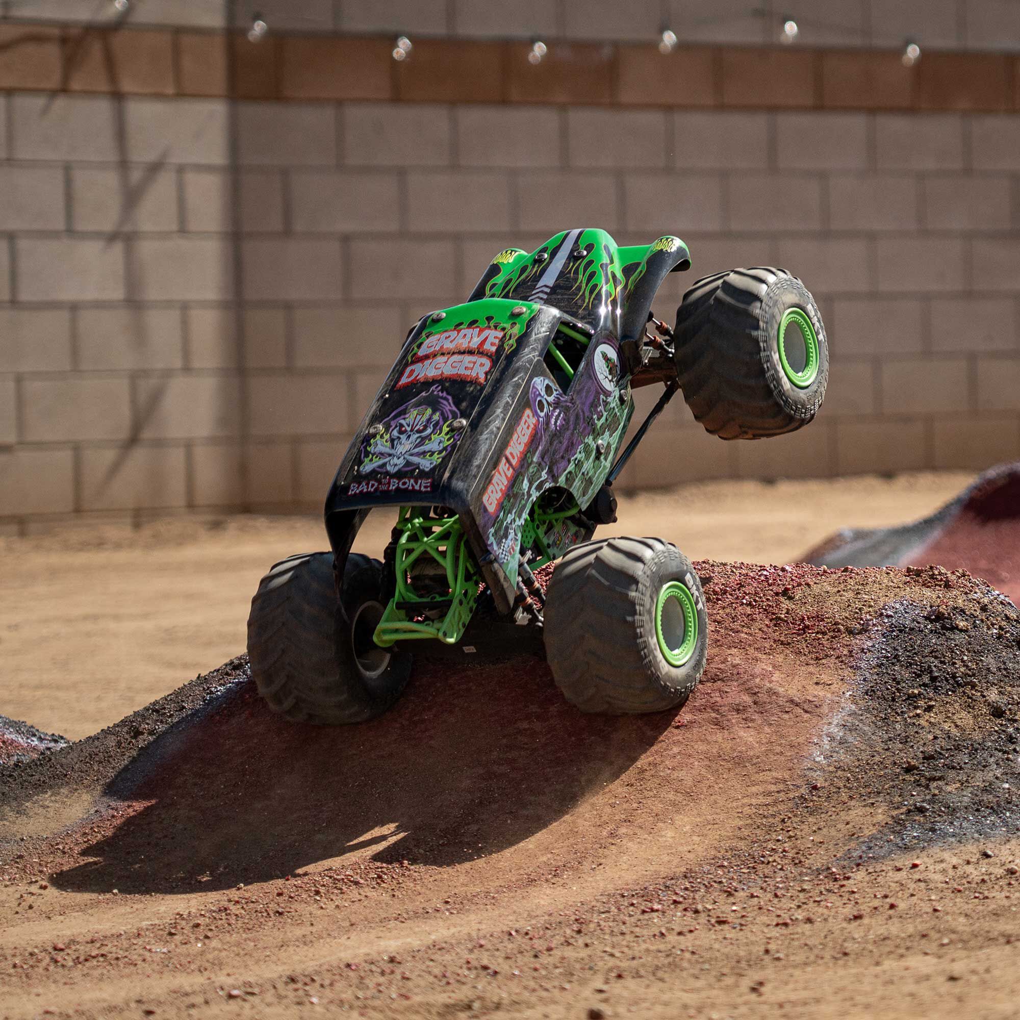 Losi 1/8 LMT 2.0 Grave Digger 4X4 Solid Axle Brushless Monster Truck RTR, Green