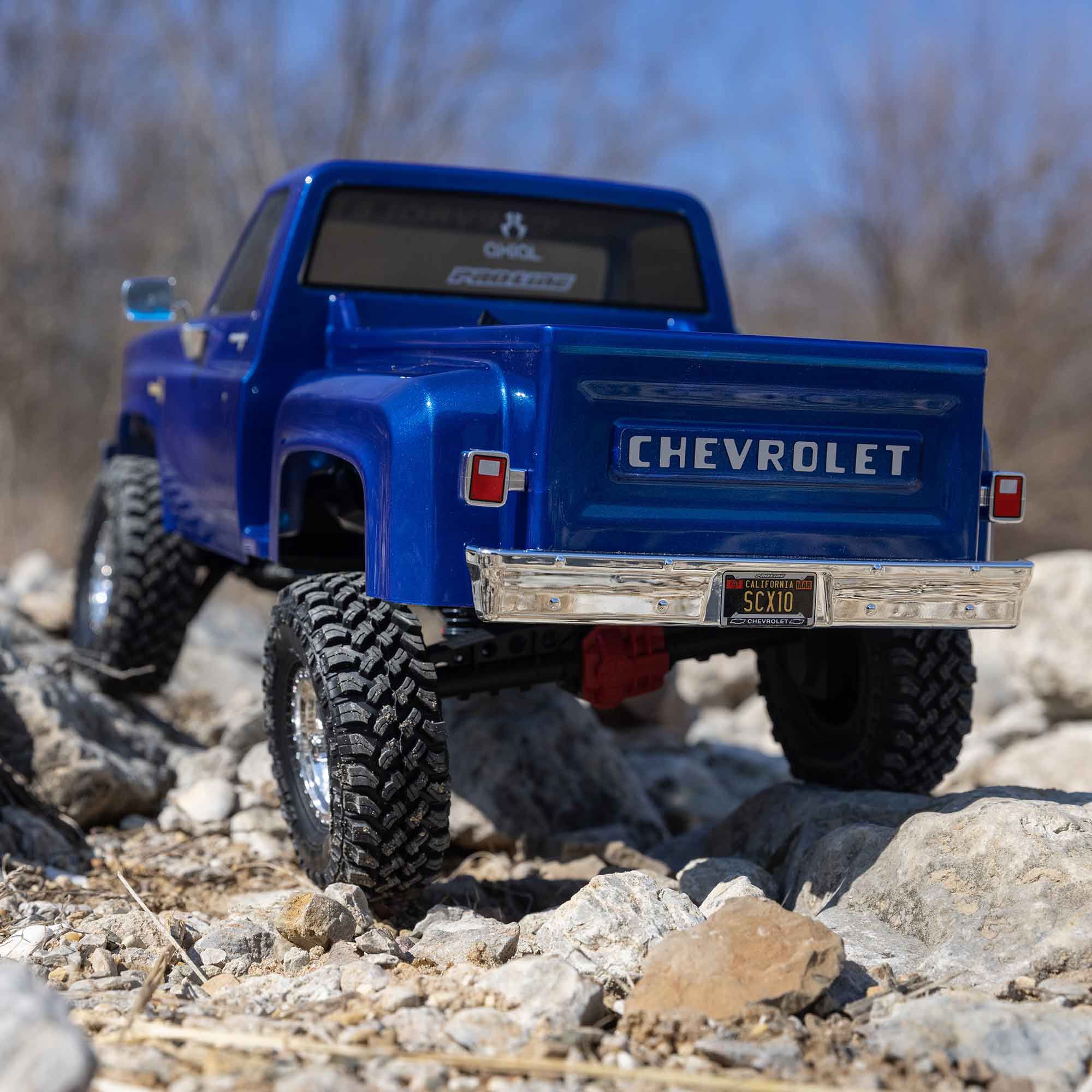 Axial 1/10 SCX10 III Base Camp 1982 Chevrolet K10 4X4 RTR Brushed Rock Crawler, Blue