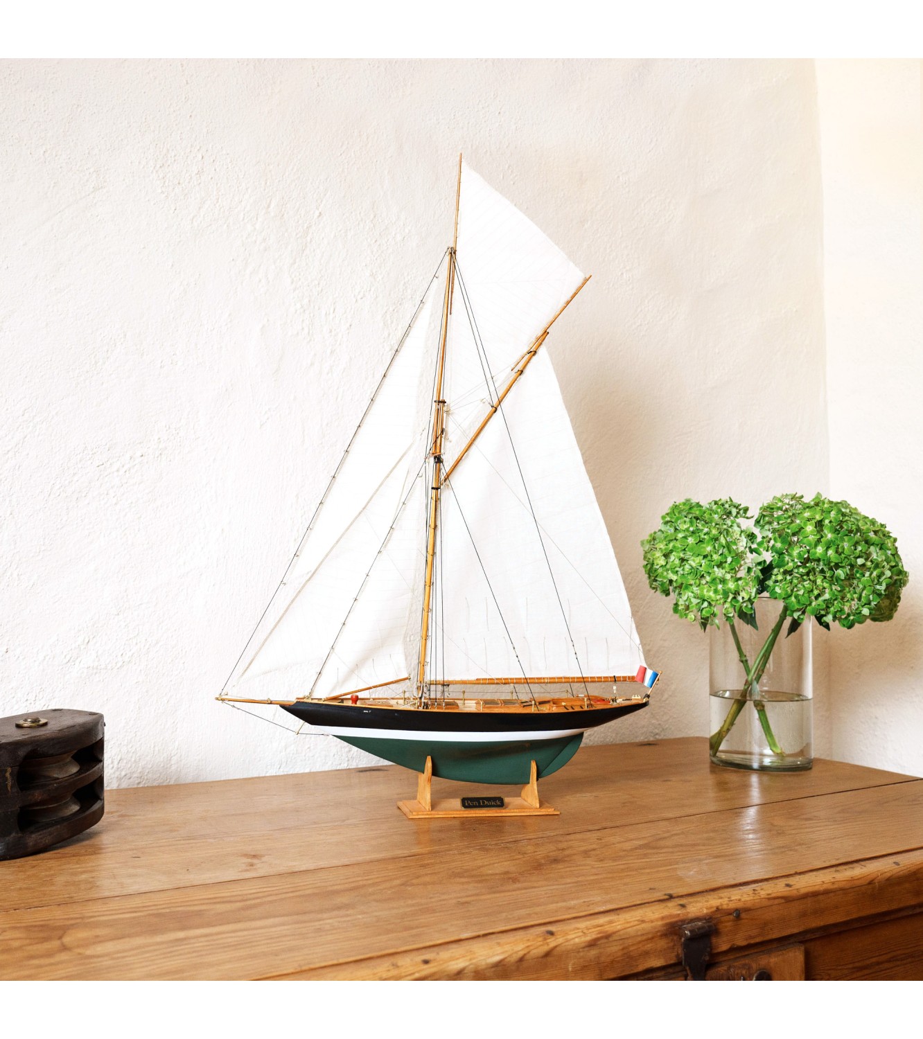 Gift Pack with Model, Paints and Tools: Pen Duick