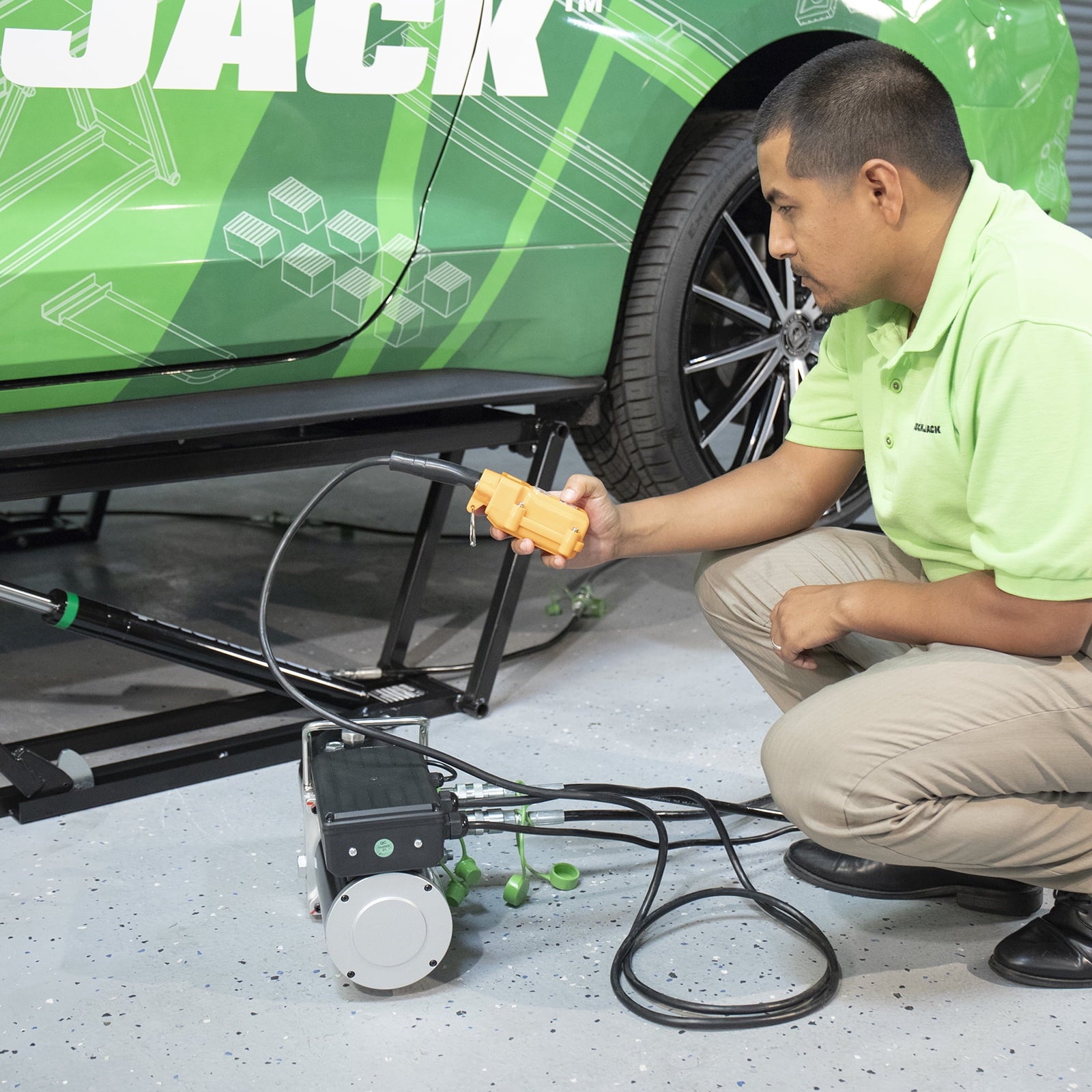 QuickJack 5000TL Bundle 5,000lb Capacity Portable Car Lift with 110V Power Unit