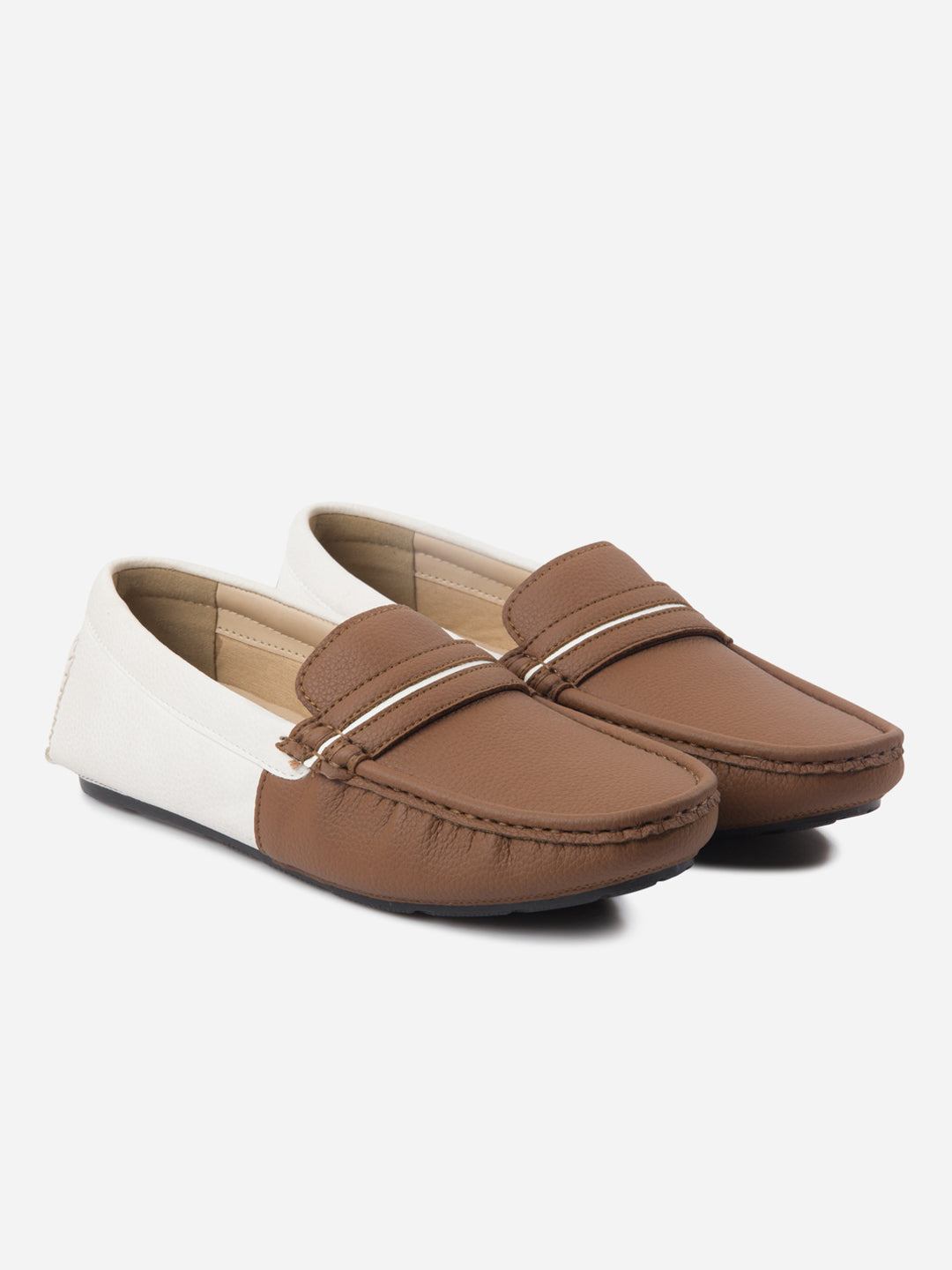 Pantofi loafers bărbați tan și alb, cu design color block, confortabili și la modă