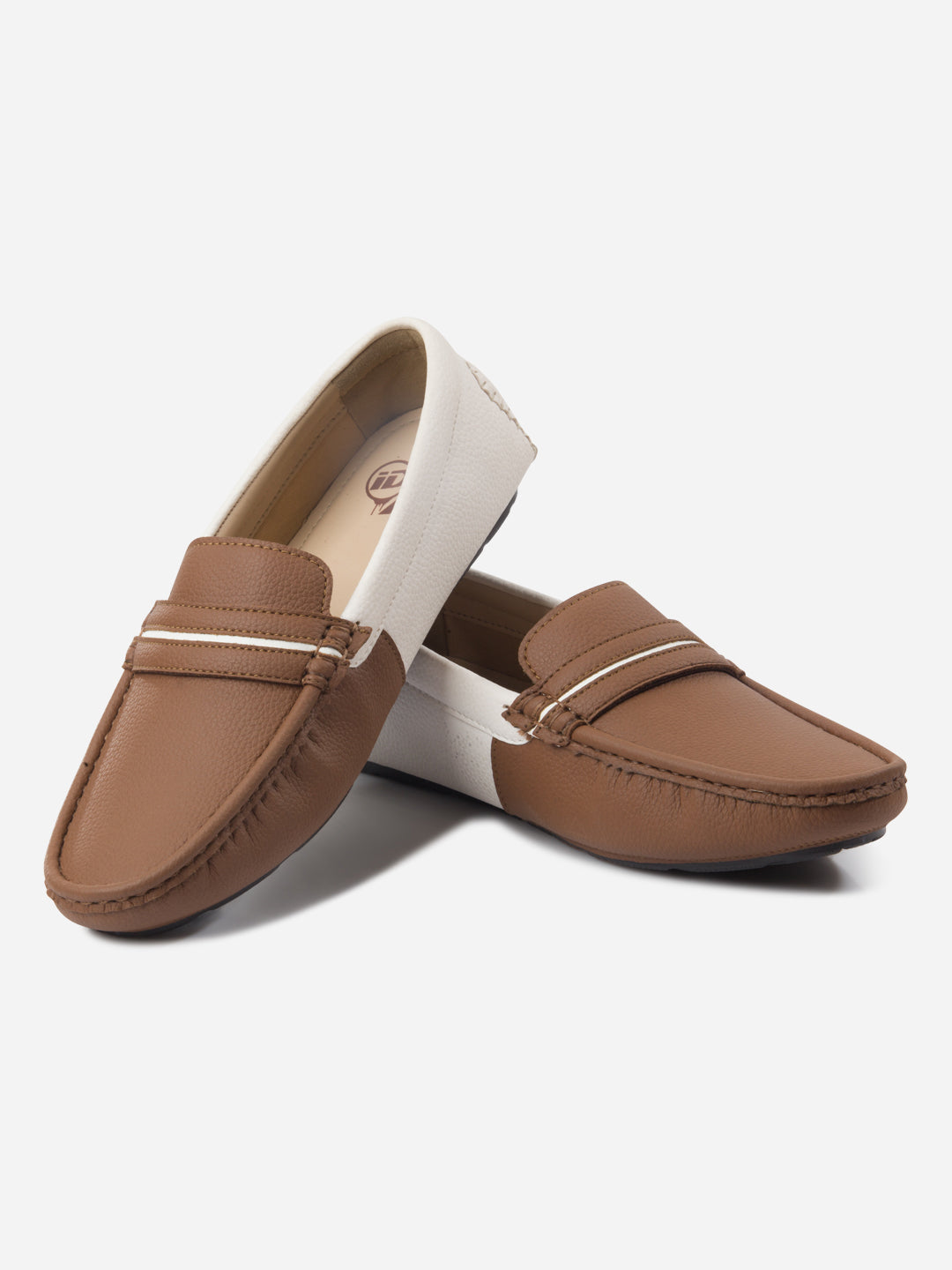 Pantofi loafers bărbați tan și alb, cu design color block, confortabili și la modă
