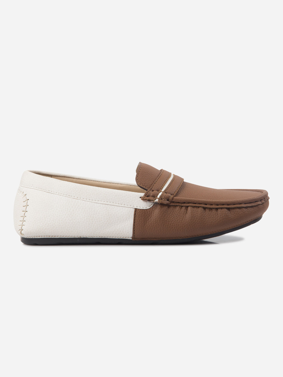 Pantofi loafers bărbați tan și alb, cu design color block, confortabili și la modă